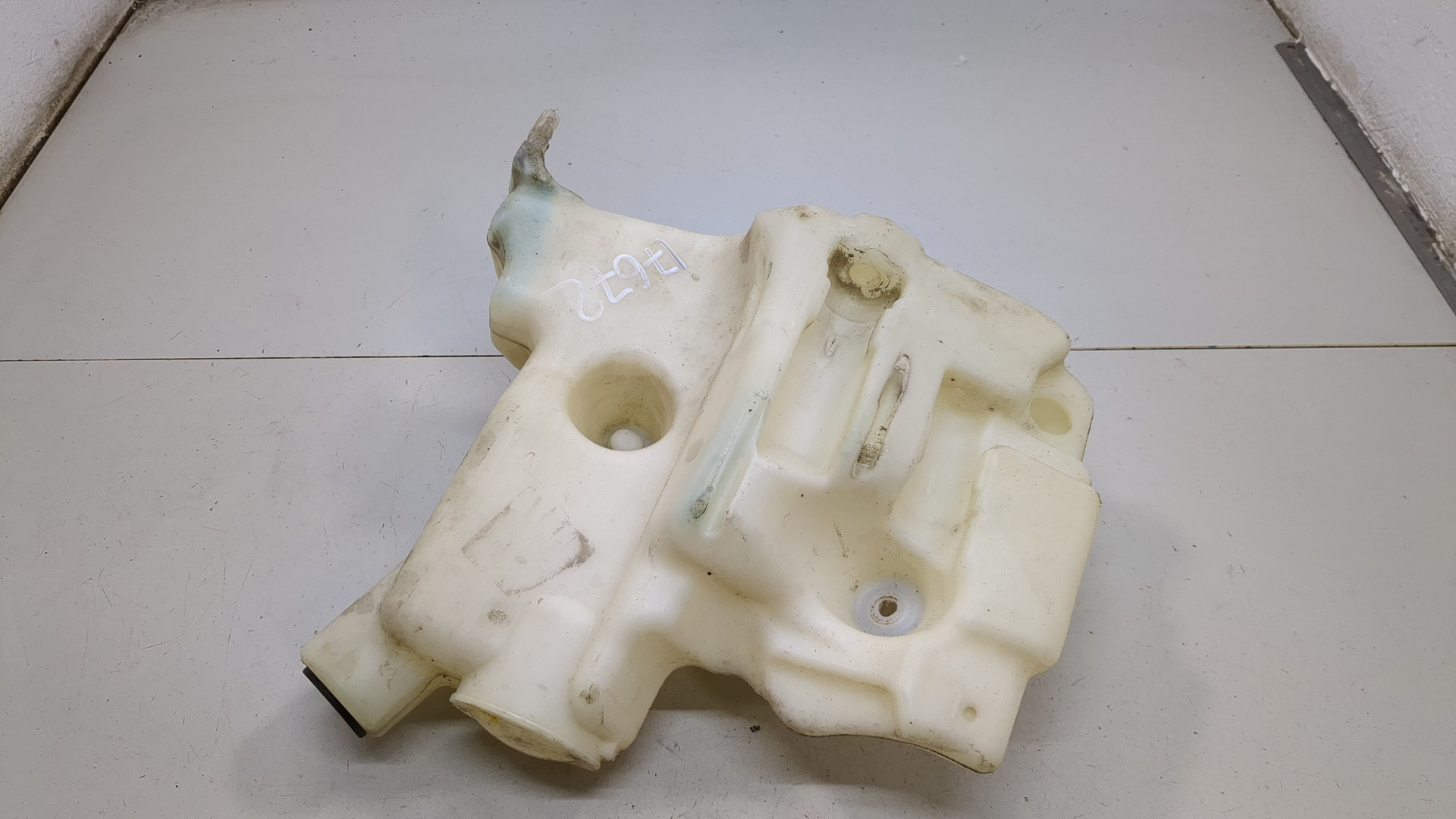 Бачок омывателя лобового стекла