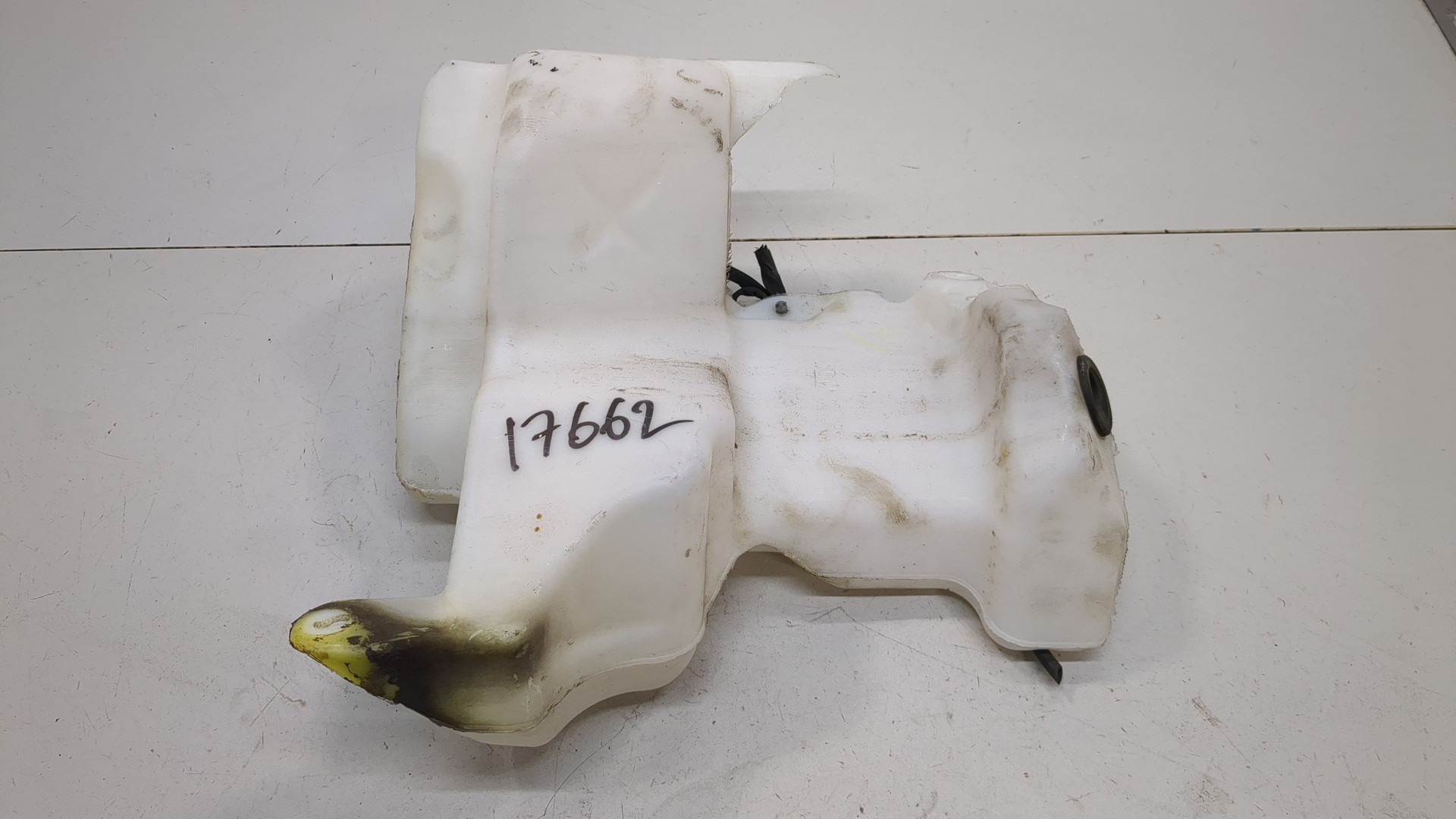 Бачок омывателя лобового стекла