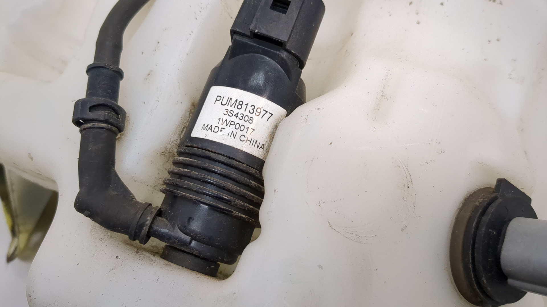 Бачок омывателя лобового стекла