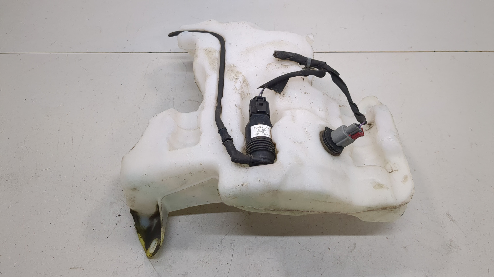 Бачок омывателя лобового стекла