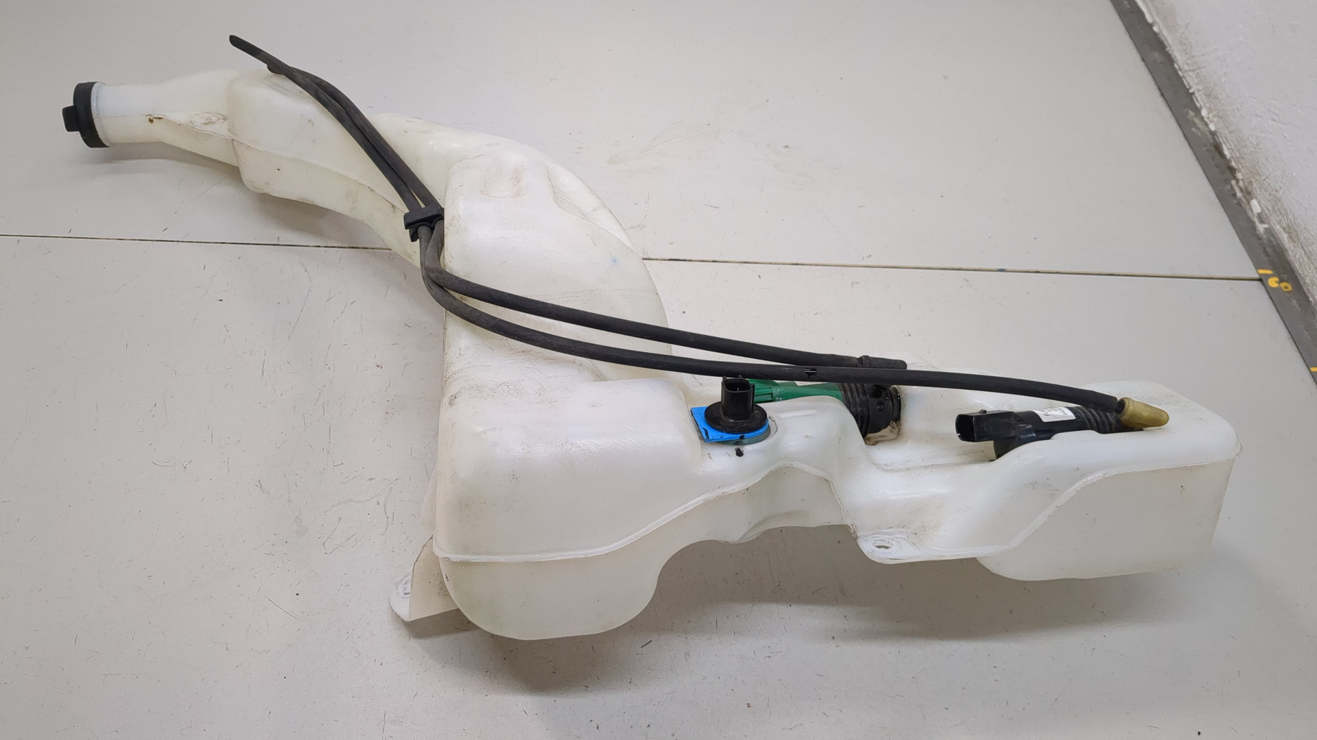 Бачок омывателя лобового стекла