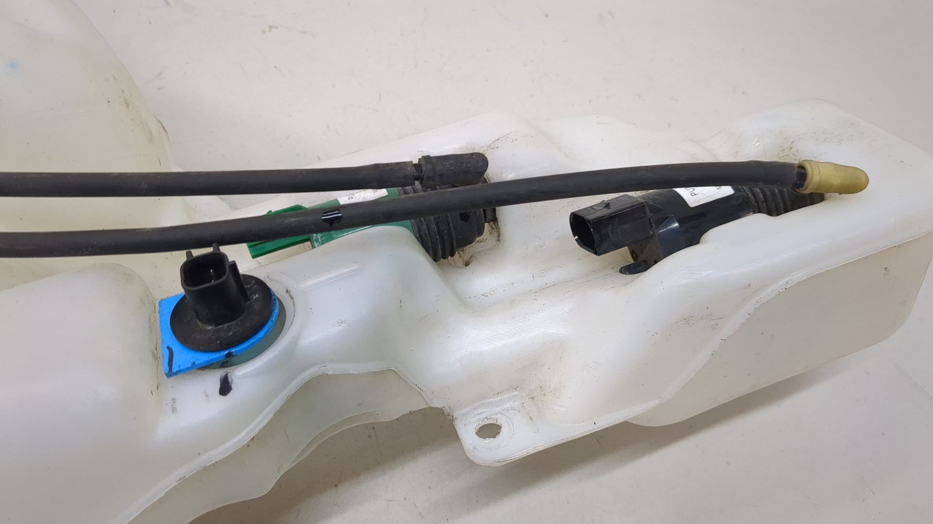 Бачок омывателя лобового стекла