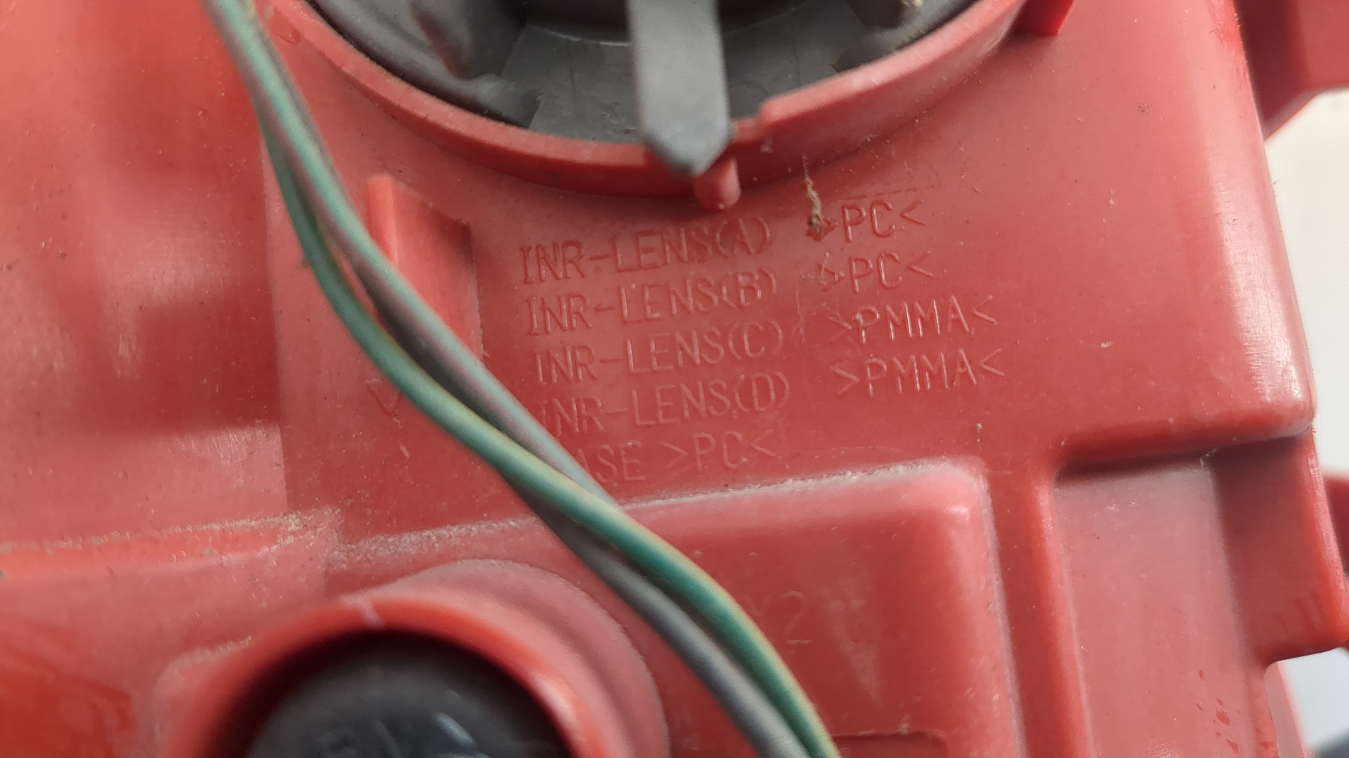 Фонарь задний правый