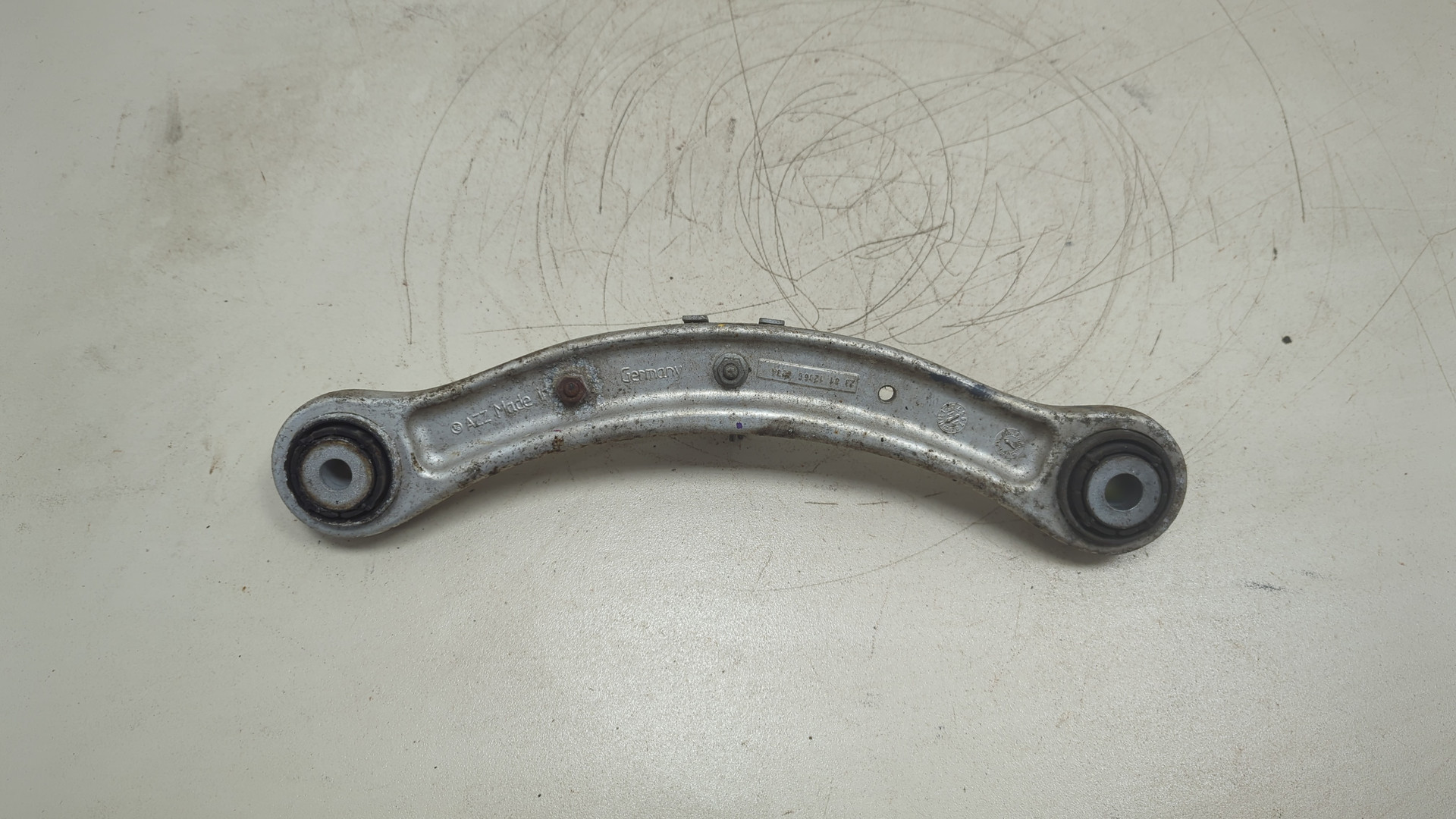 Рычаг задний левый