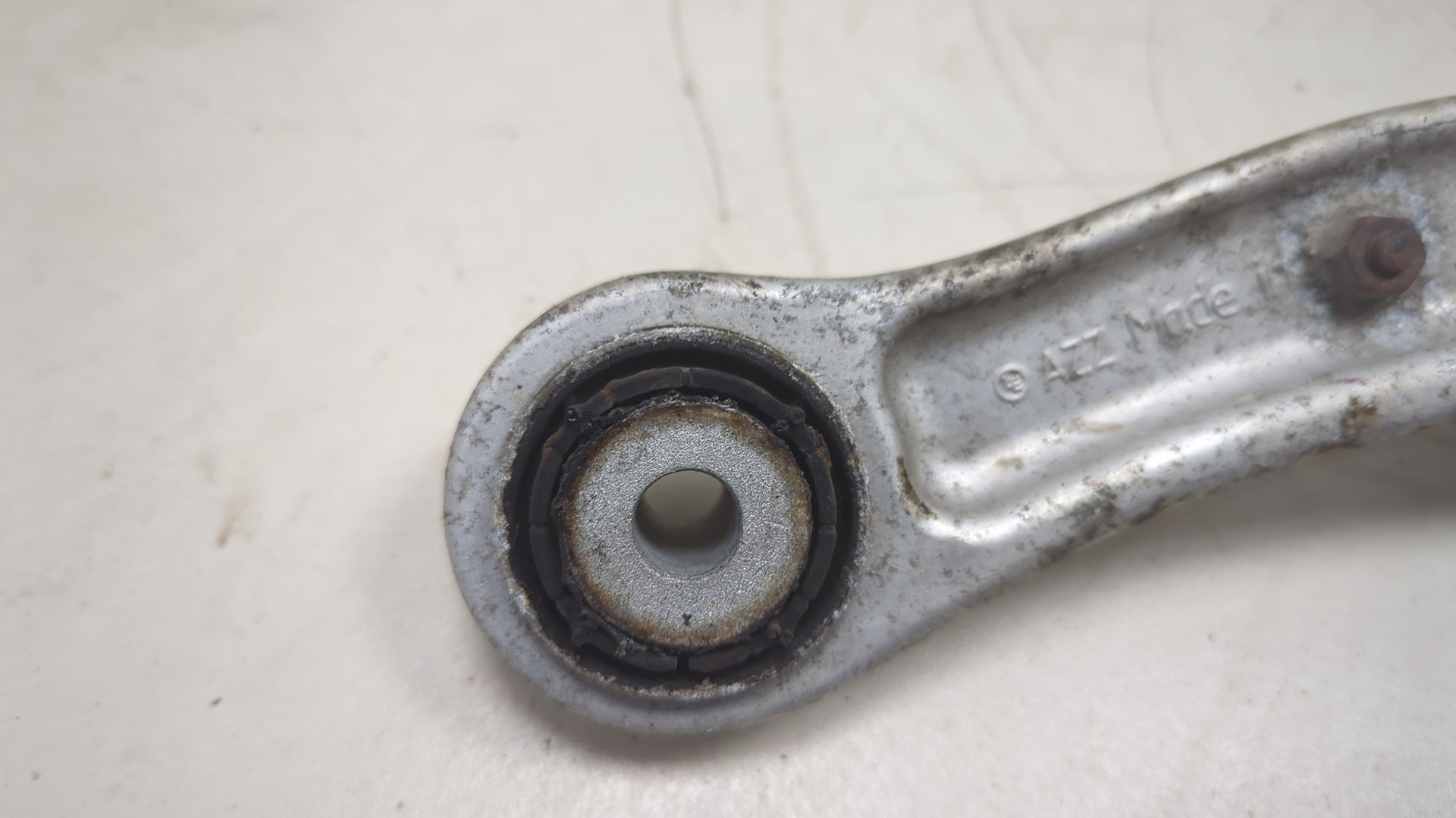 Рычаг задний левый