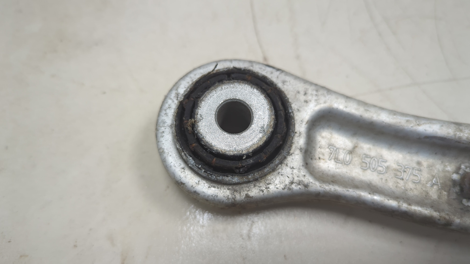 Рычаг задний левый