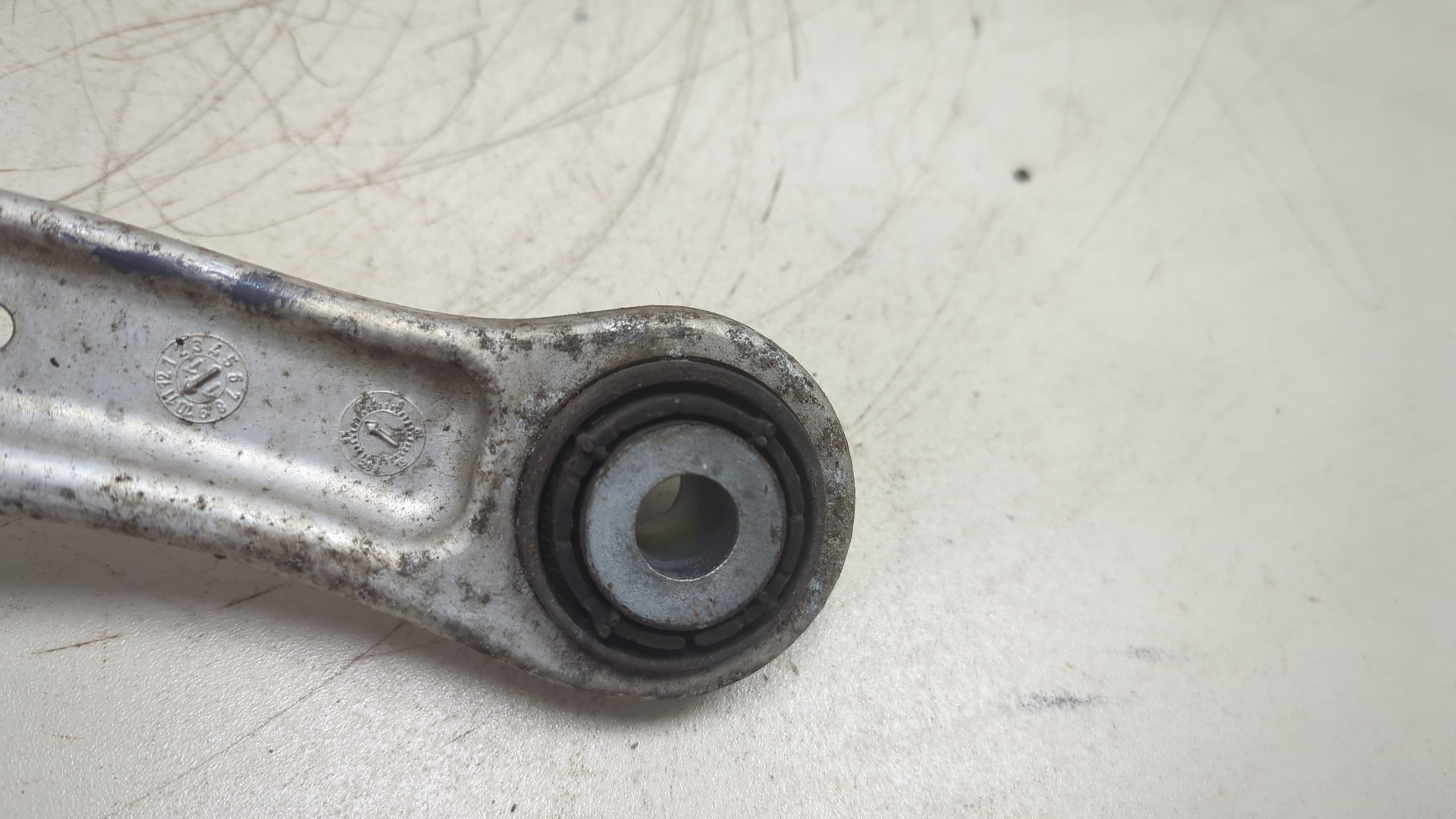 Рычаг задний левый