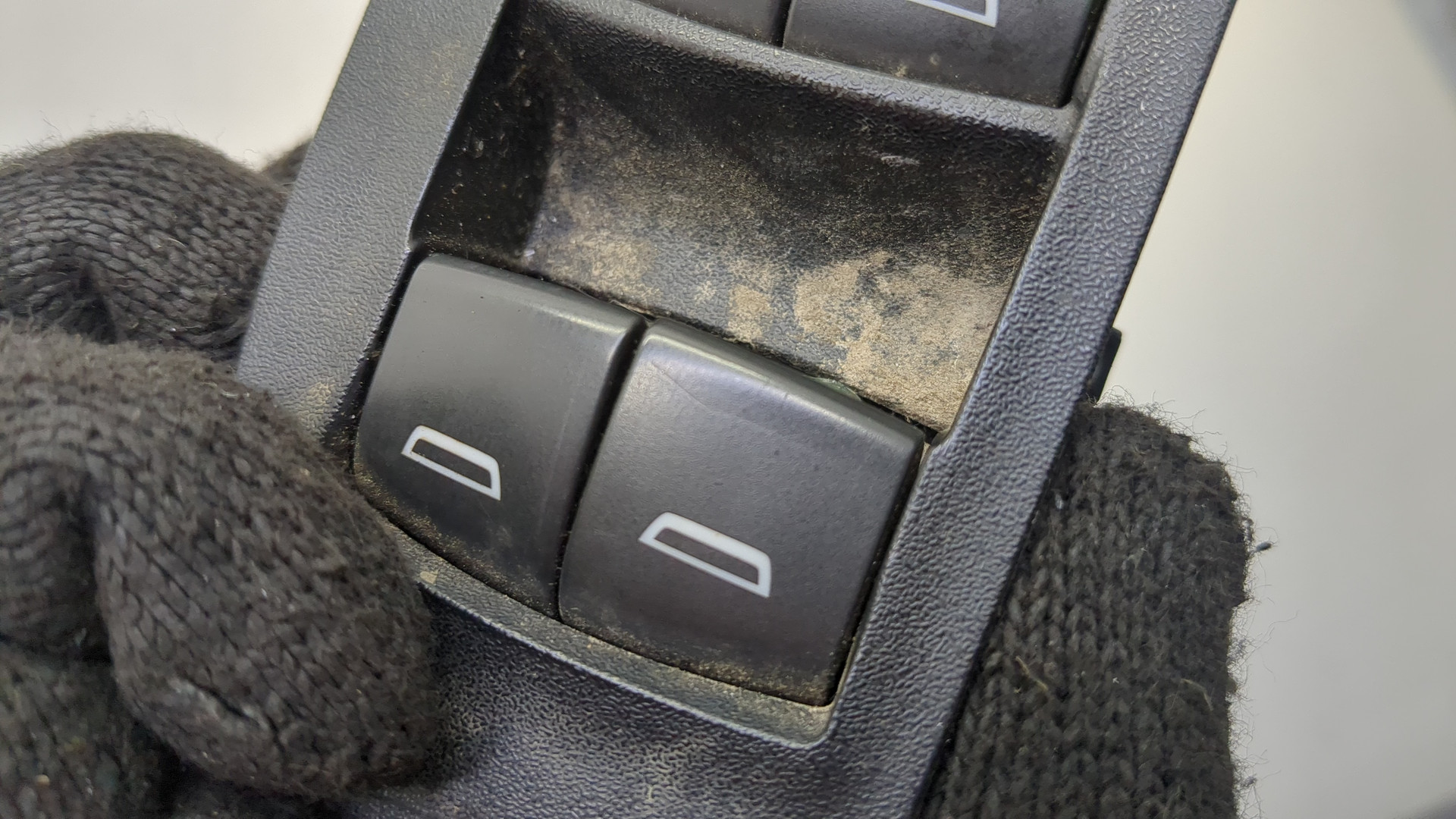 Кнопка стеклоподъемника