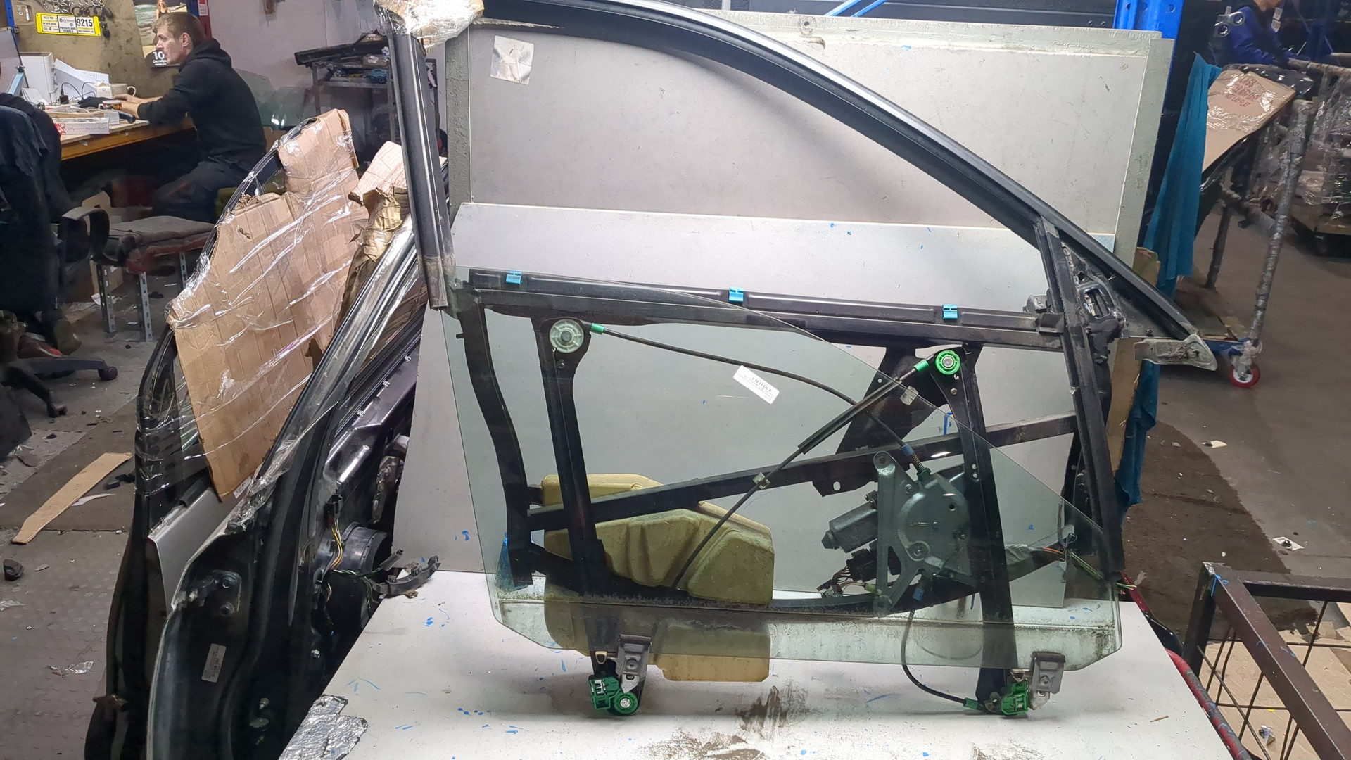 Стеклоподъемник электр. передний правый