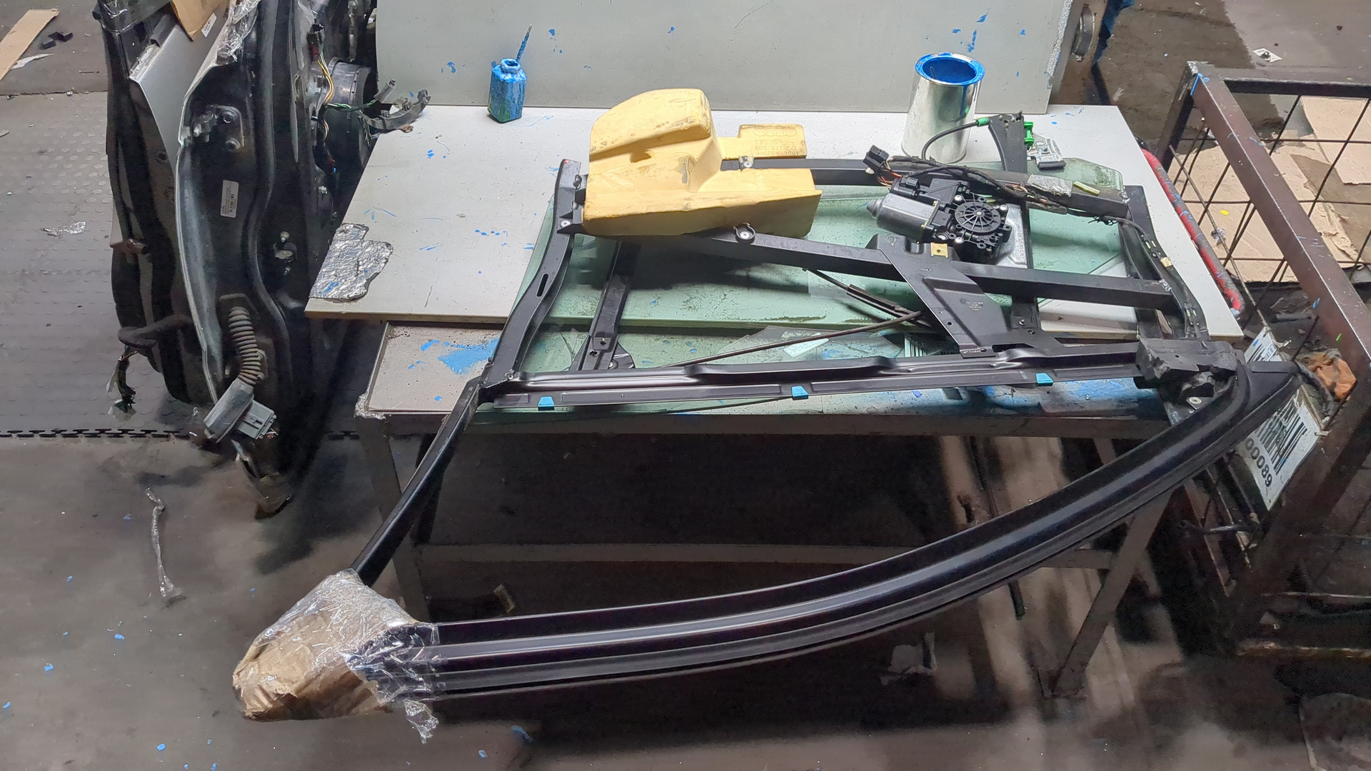 Стеклоподъемник электр. передний правый