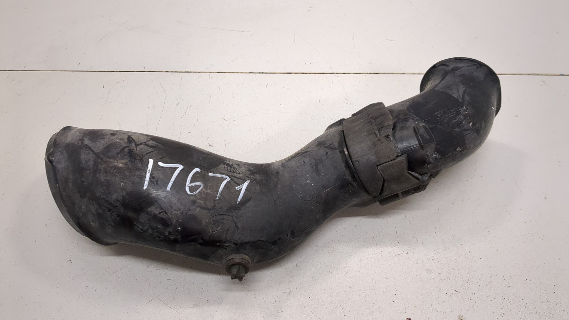 Патрубок воздушного фильтра