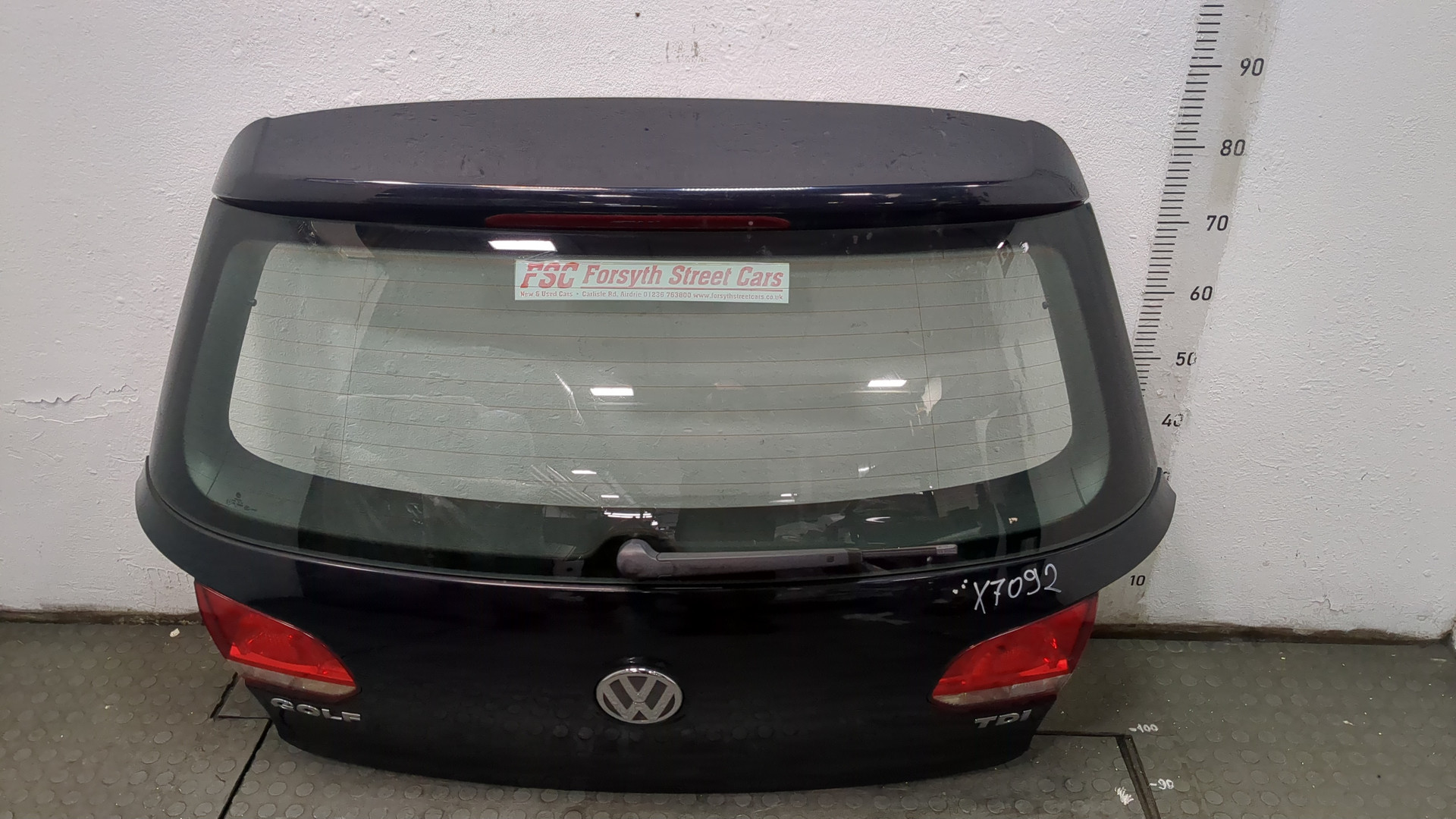 Дверь багажника