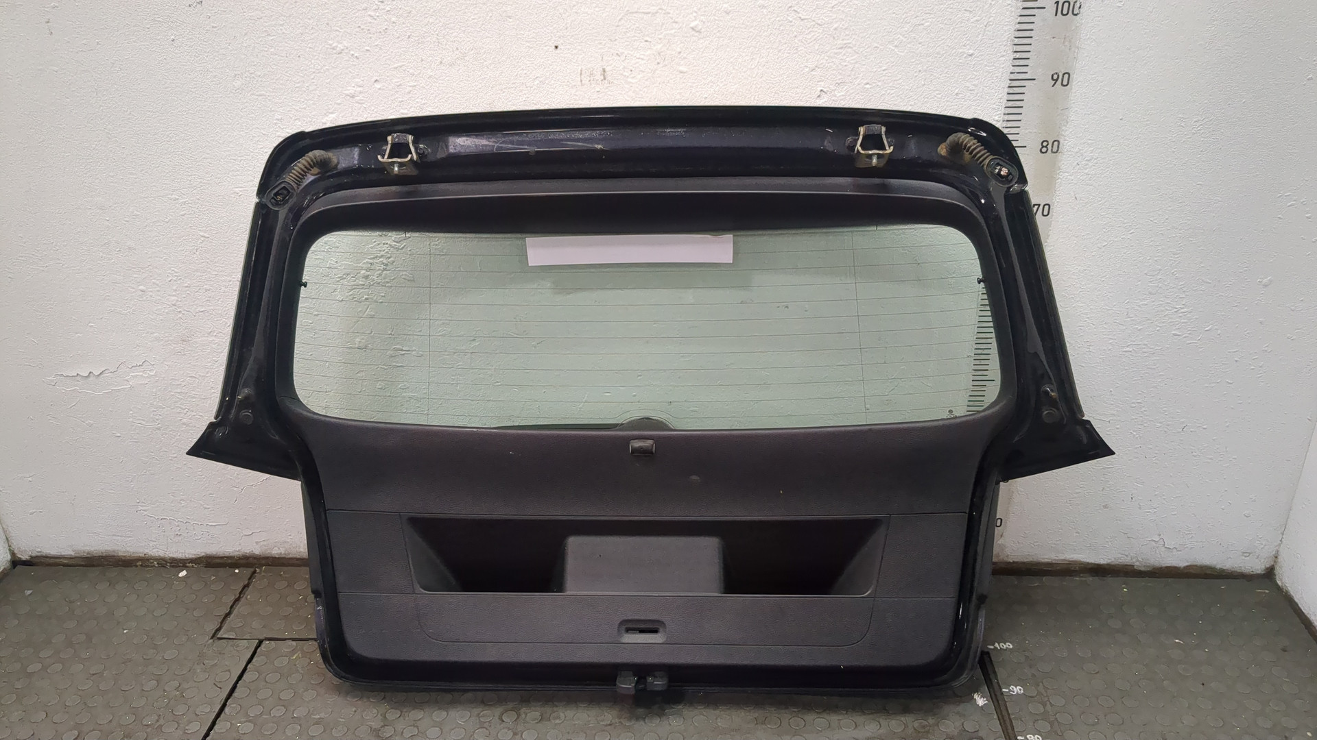 Дверь багажника