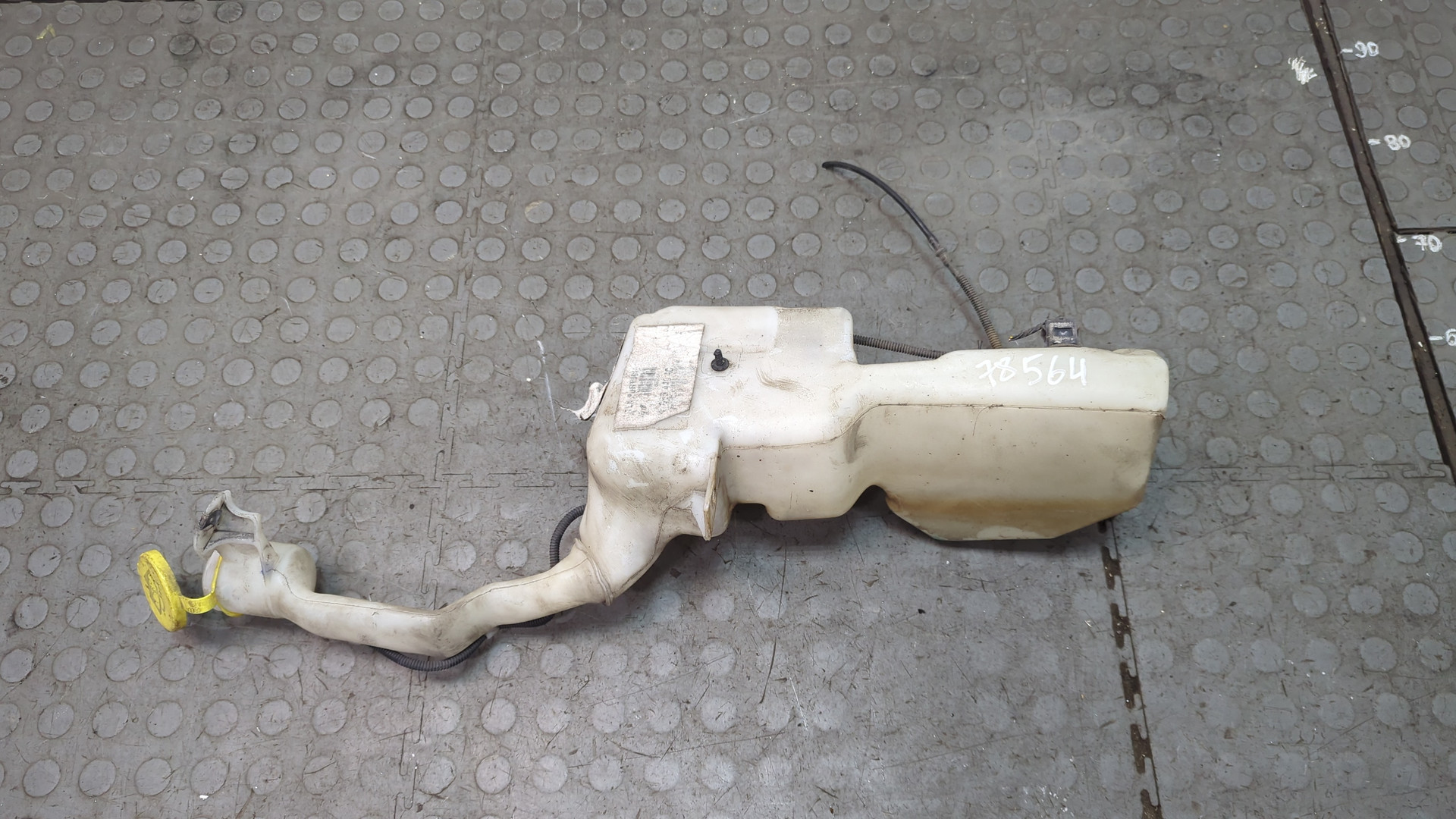 Бачок омывателя лобового стекла