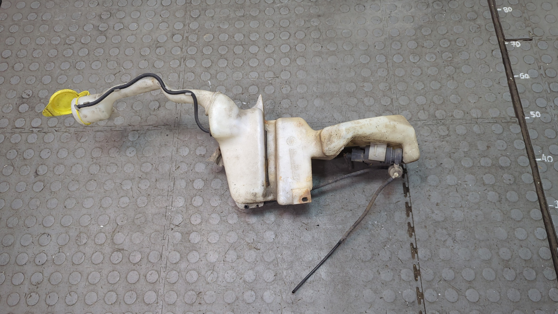 Бачок омывателя лобового стекла