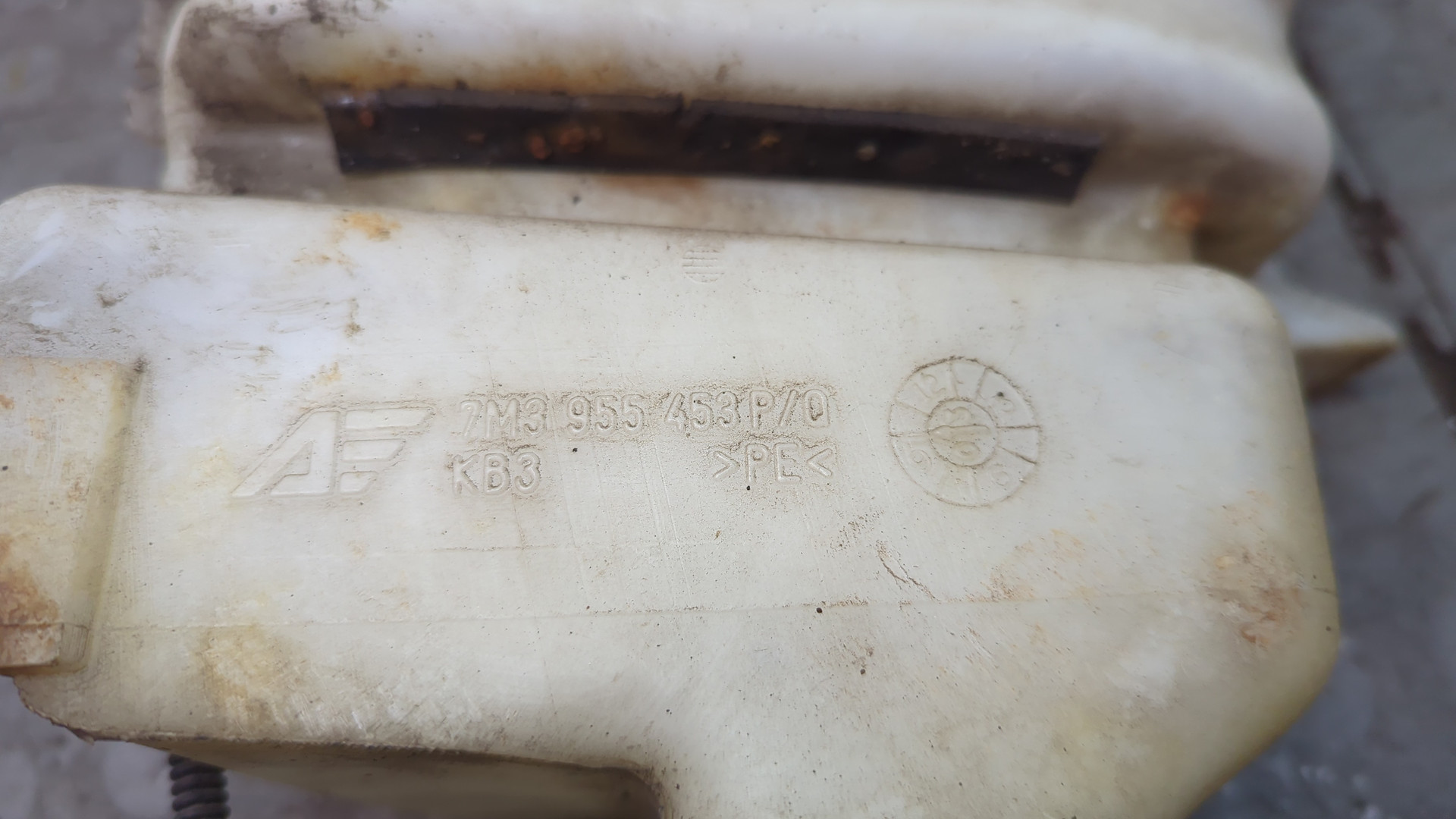 Бачок омывателя лобового стекла