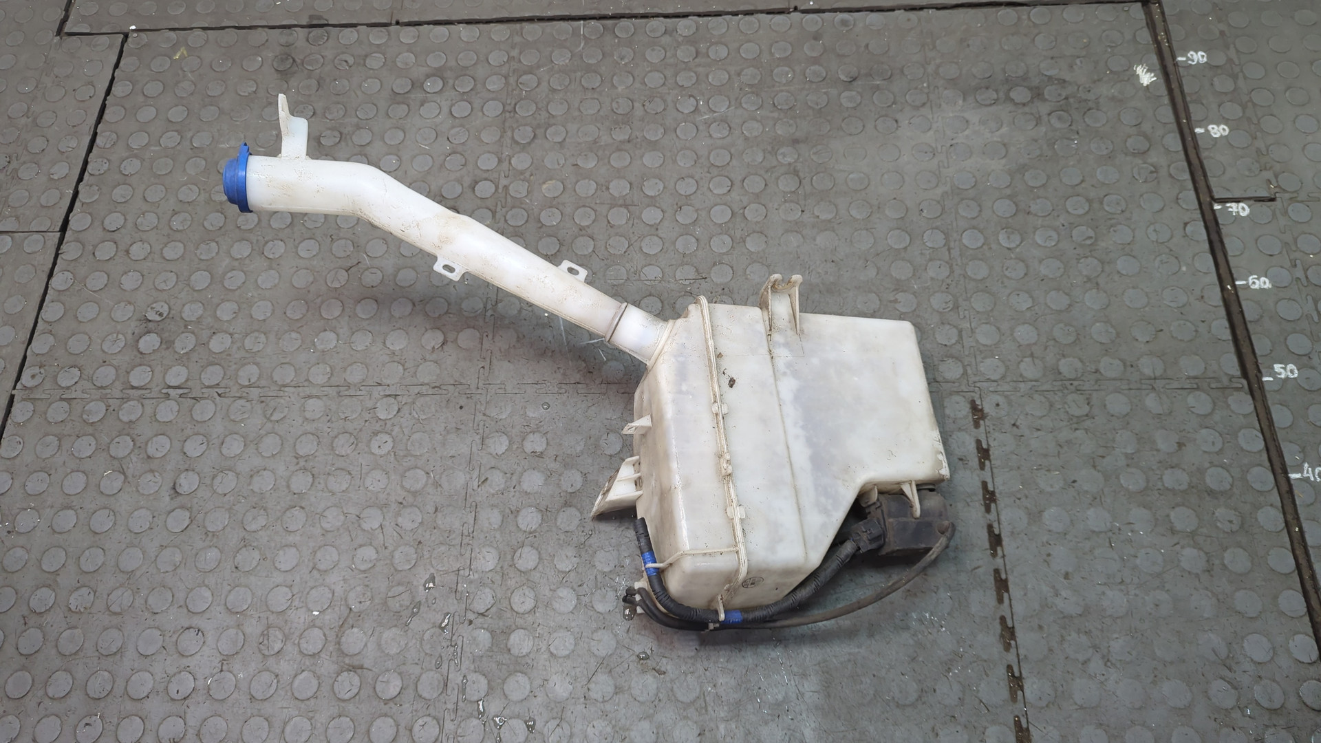 Бачок омывателя лобового стекла