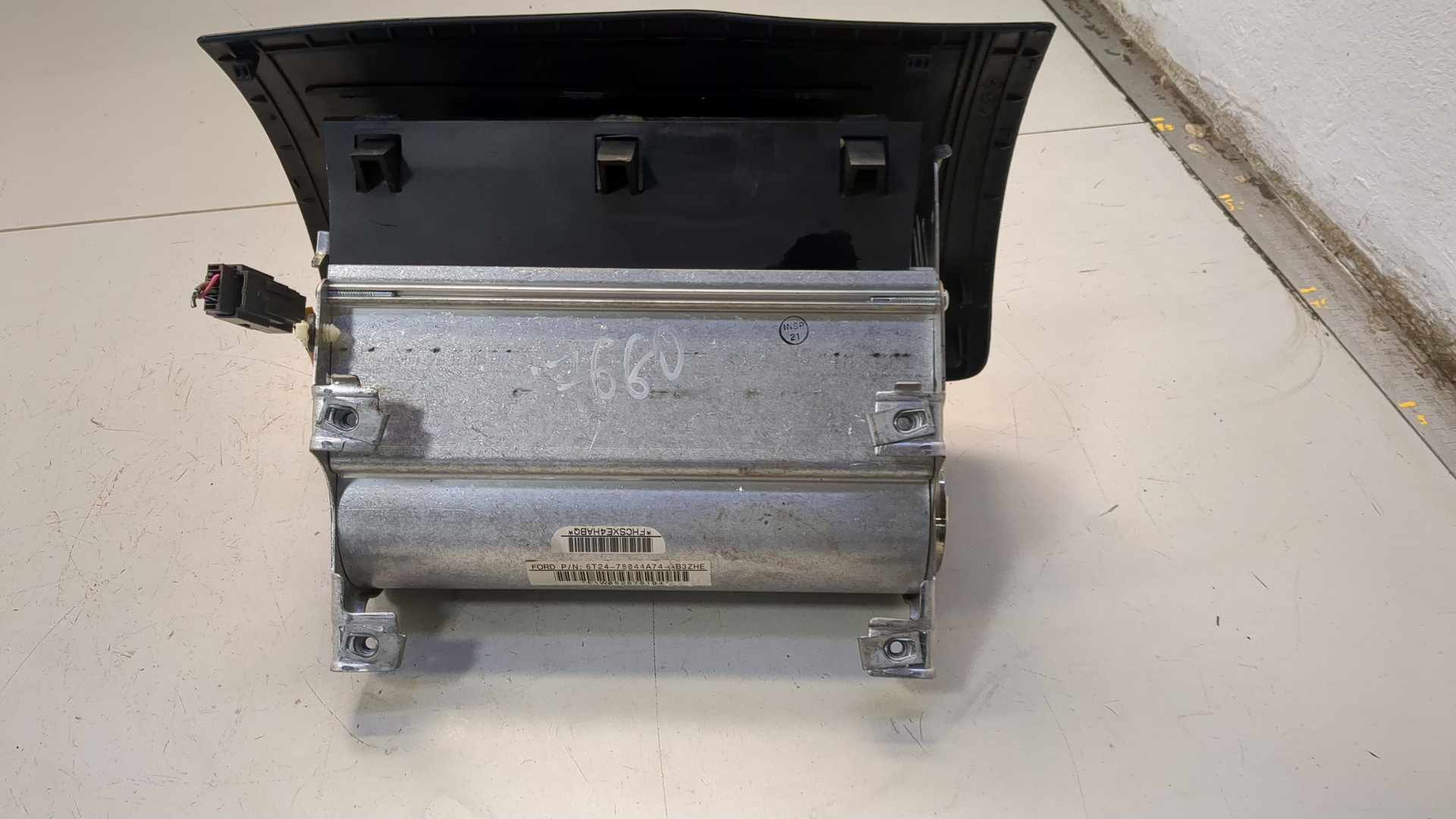 Подушка безопасности пассажирская (в торпедо)