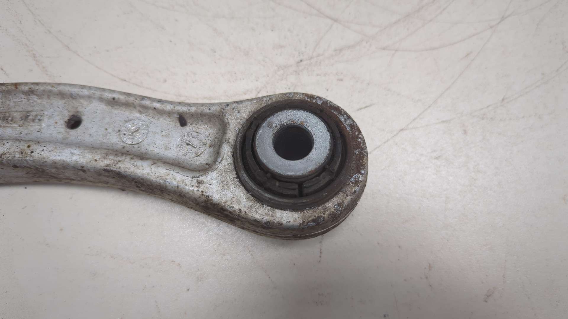 Рычаг задний левый