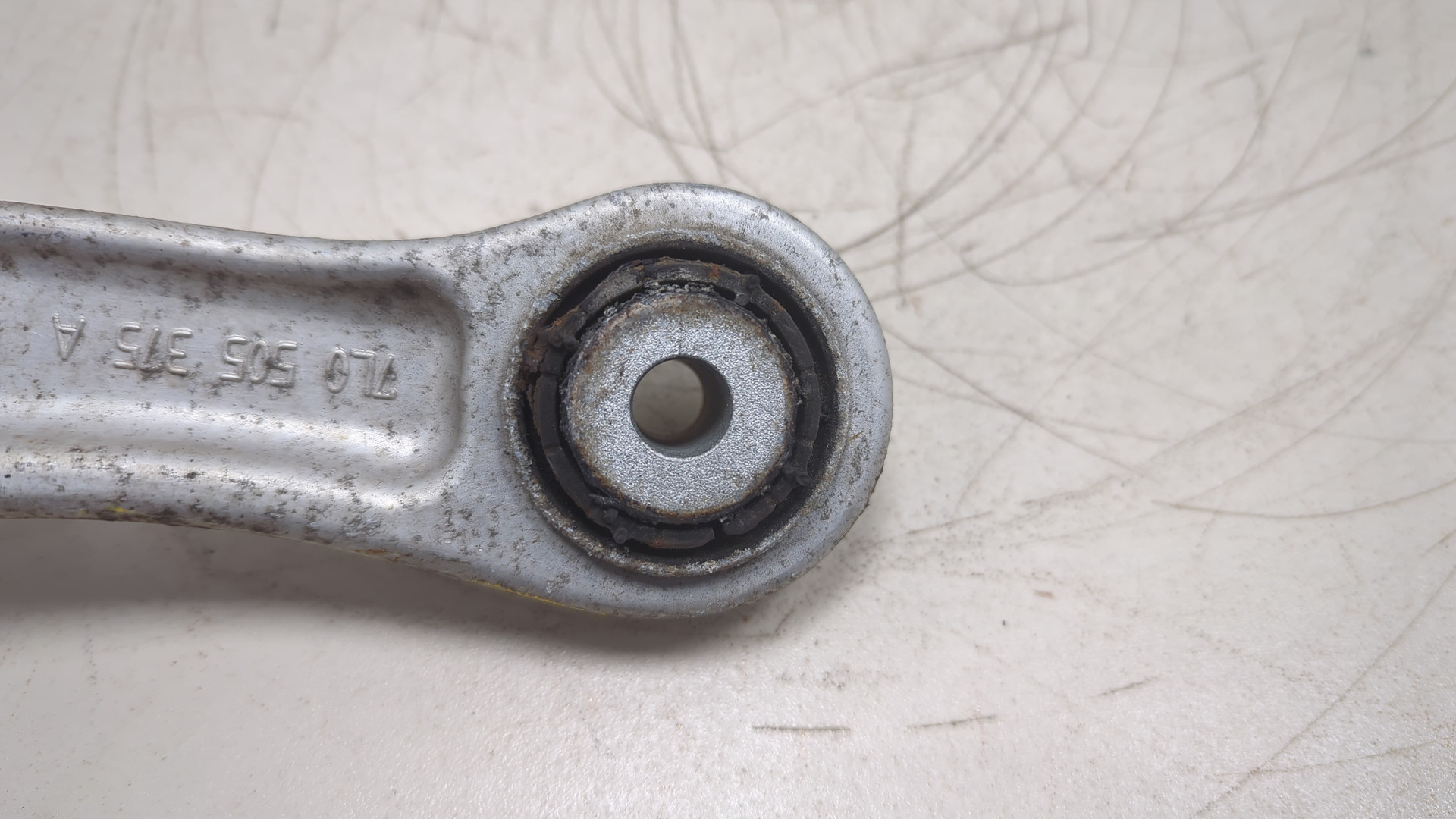 Рычаг задний левый