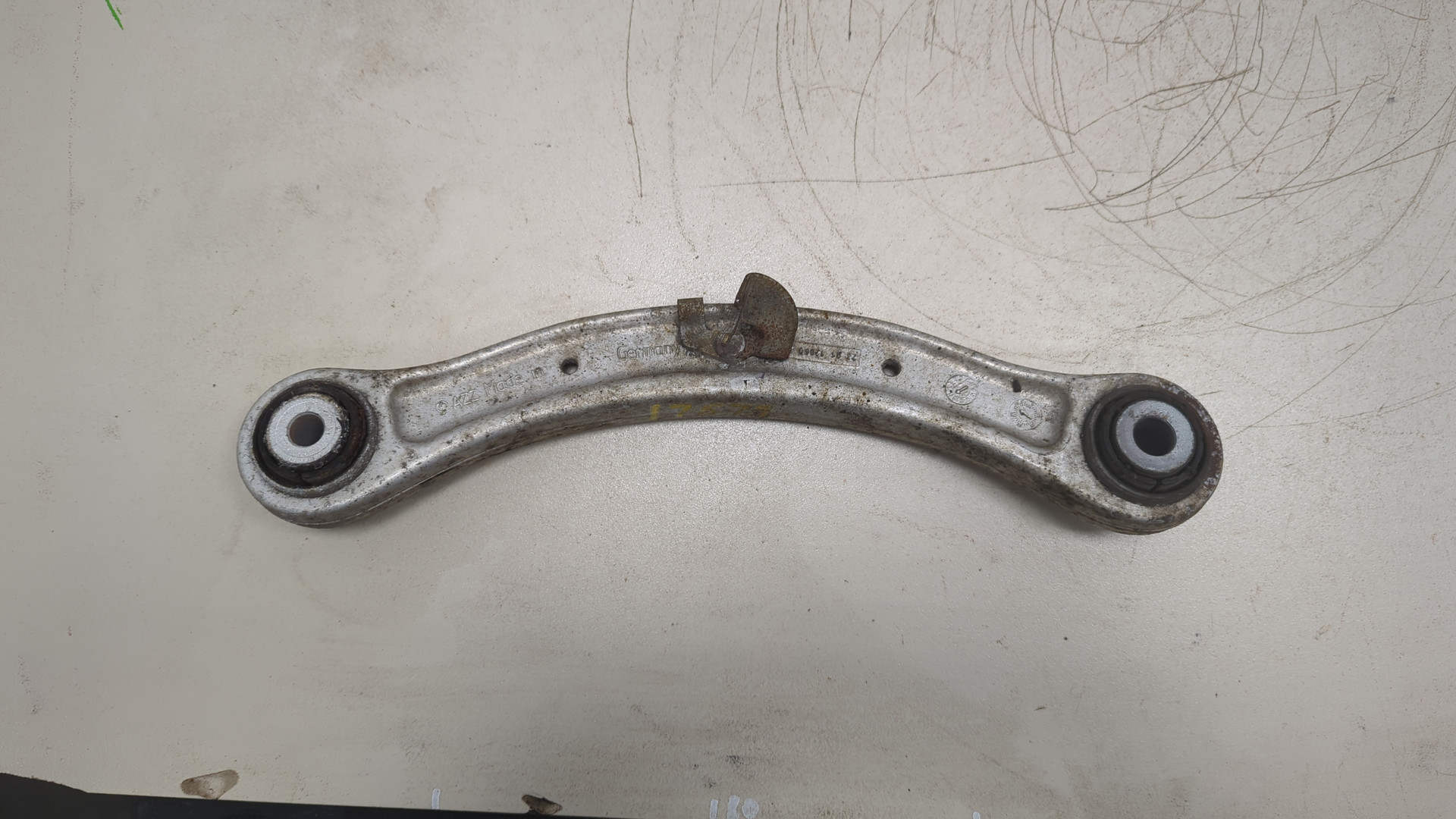 Рычаг задний левый