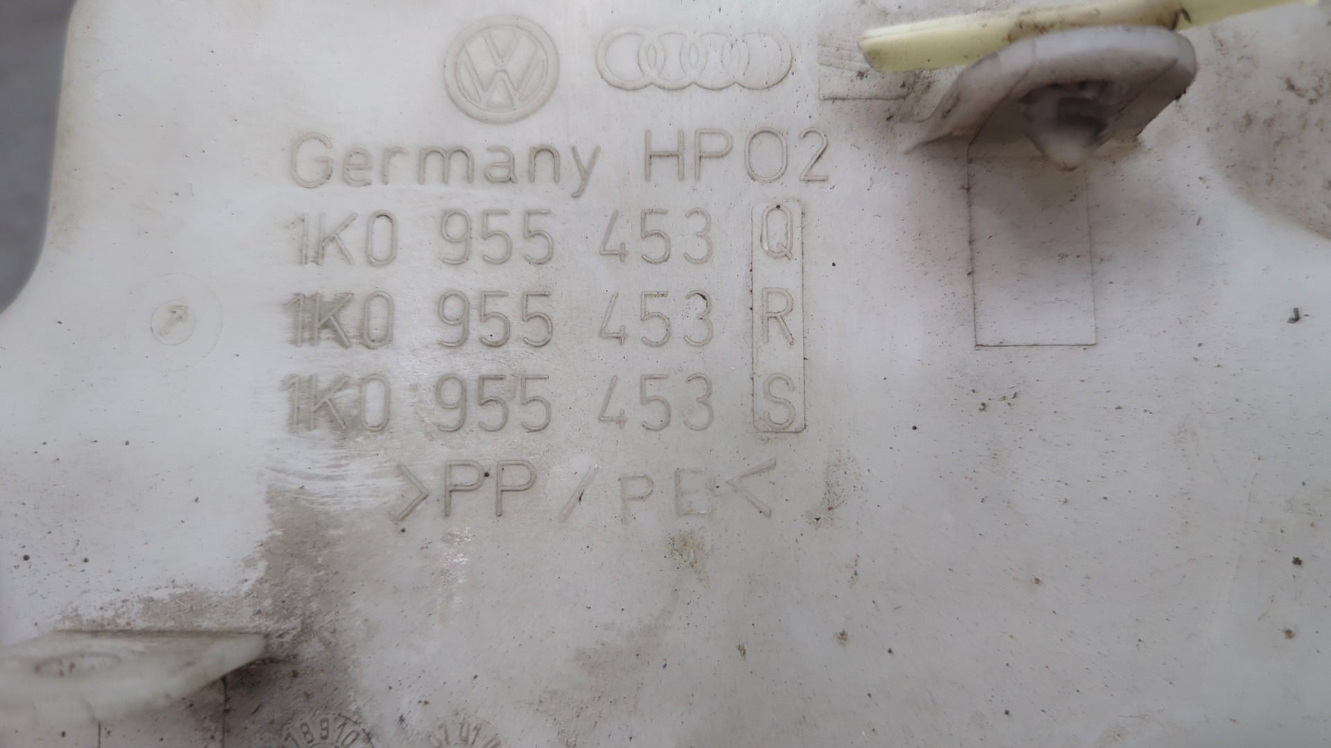 Бачок омывателя лобового стекла