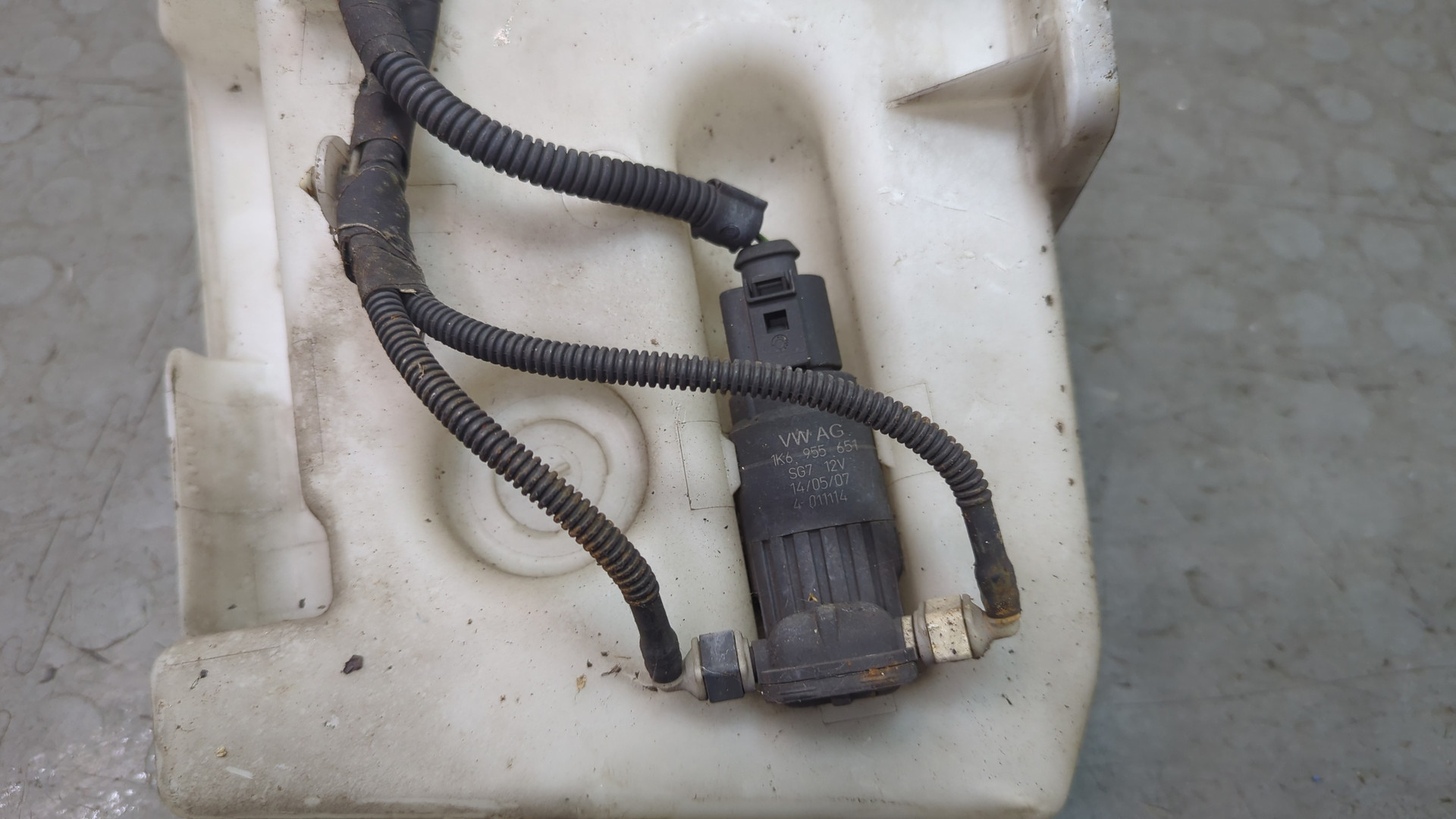 Бачок омывателя лобового стекла