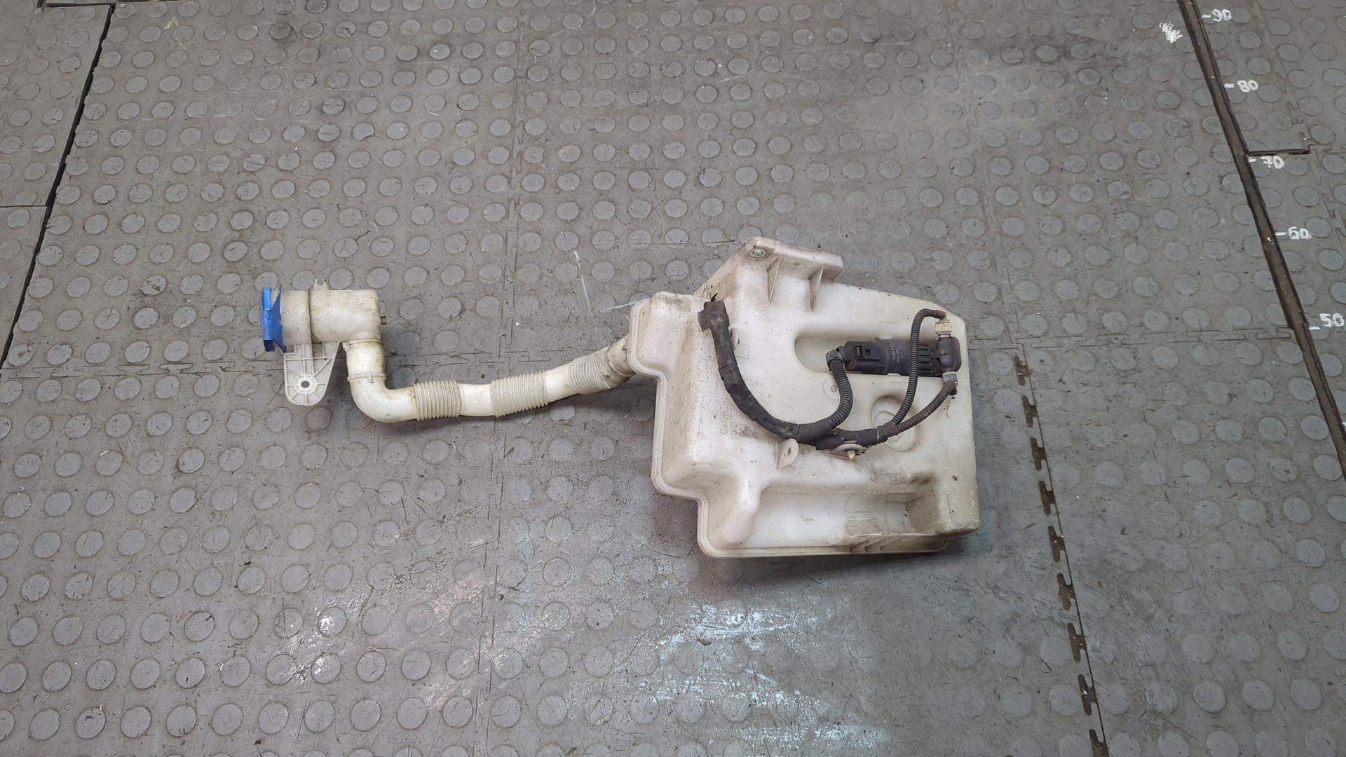 Бачок омывателя лобового стекла