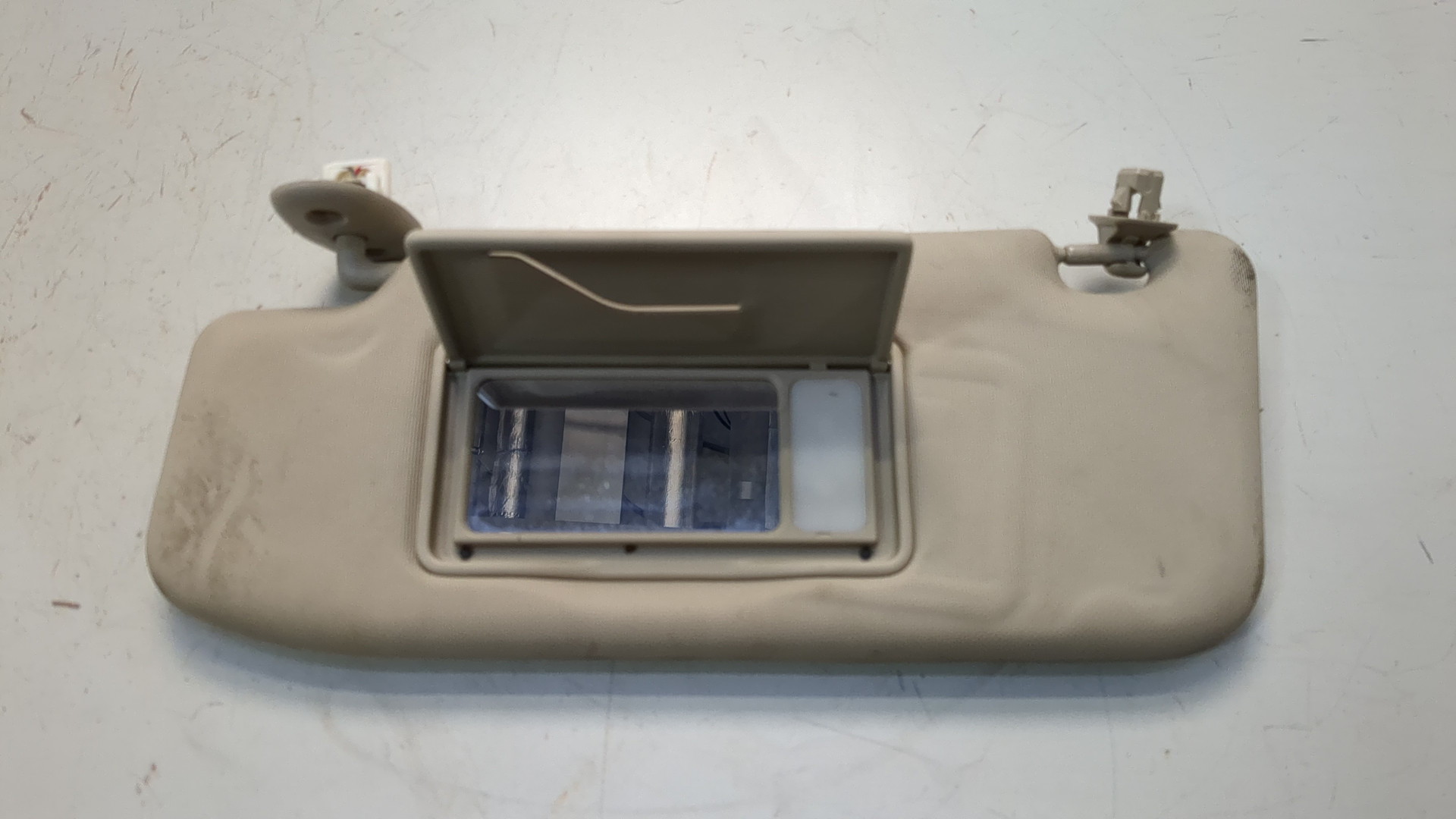 Козырек солнцезащитный