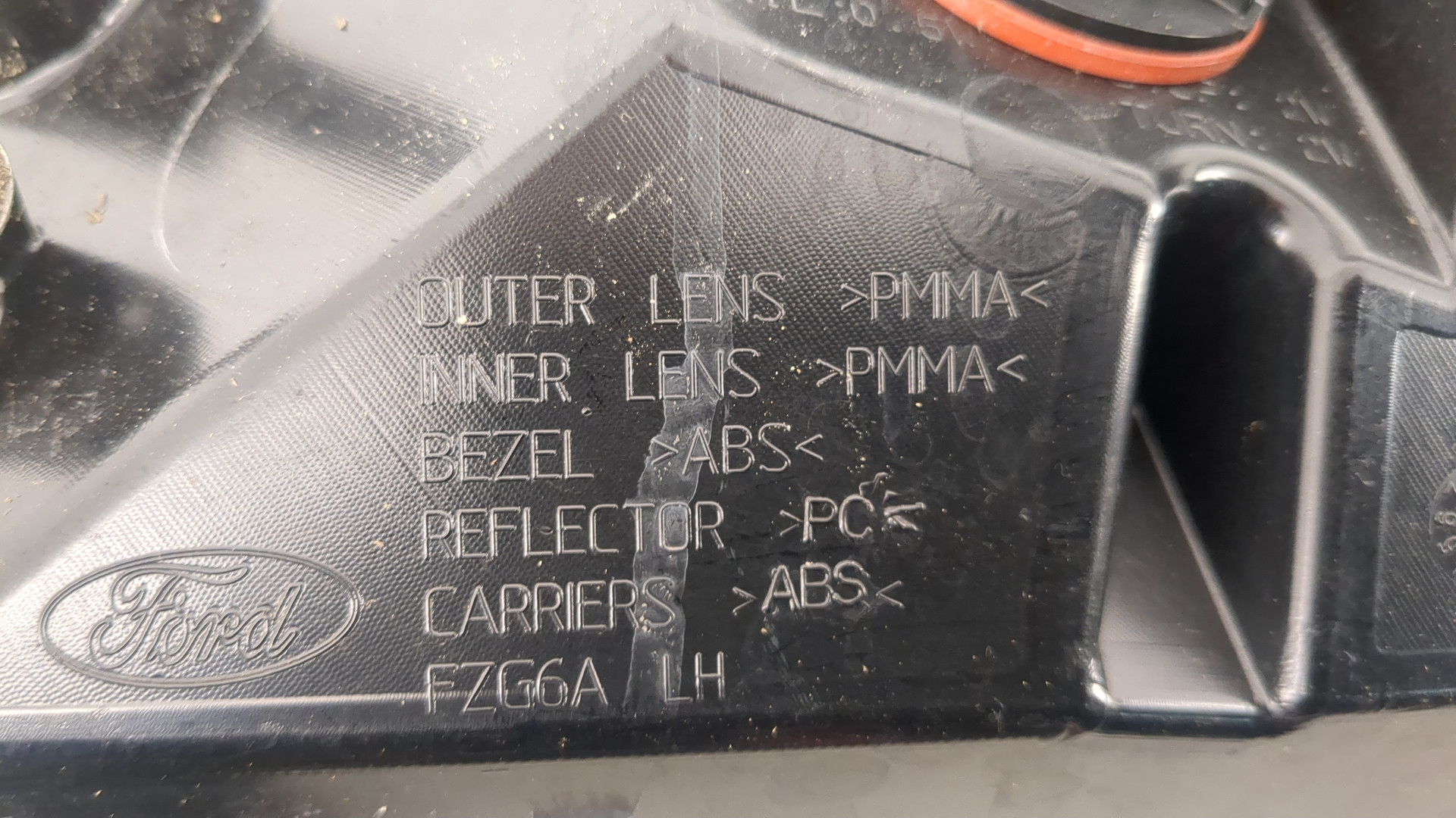 Фонарь задний левый