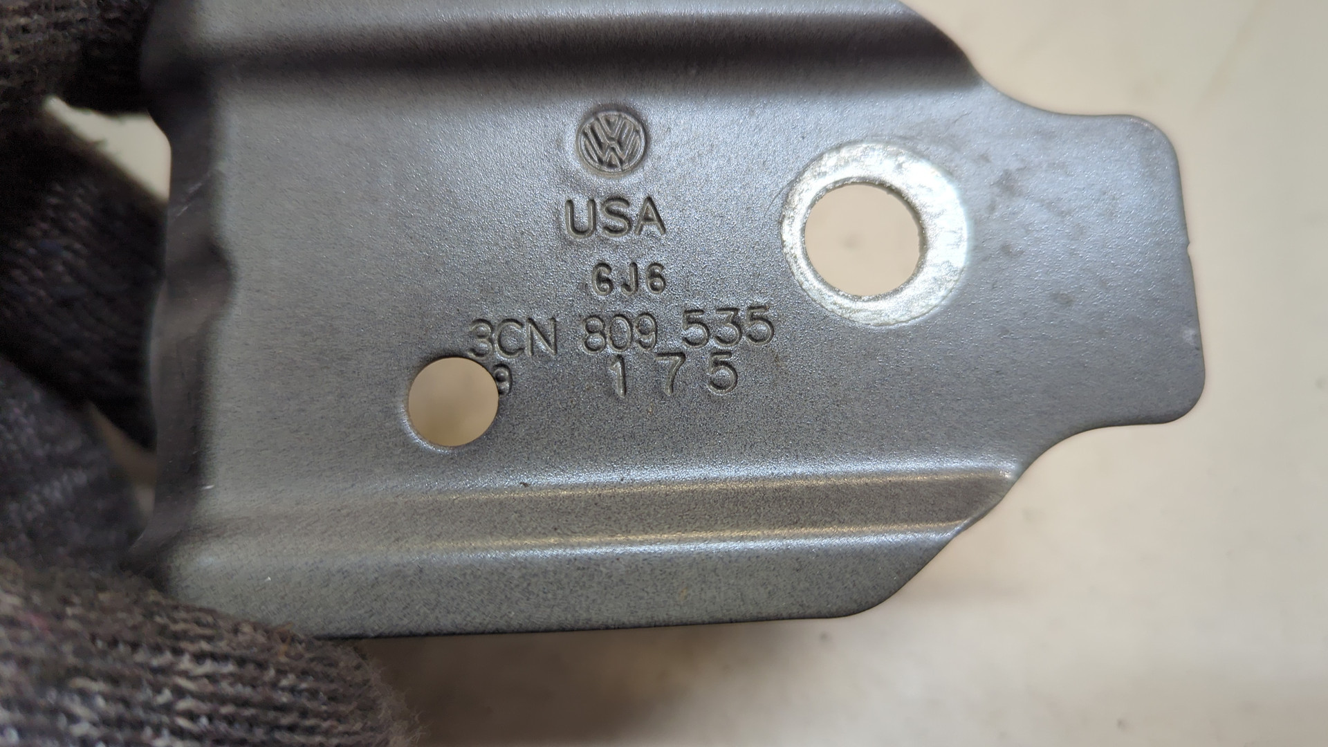 Кронштейн крепления крыла