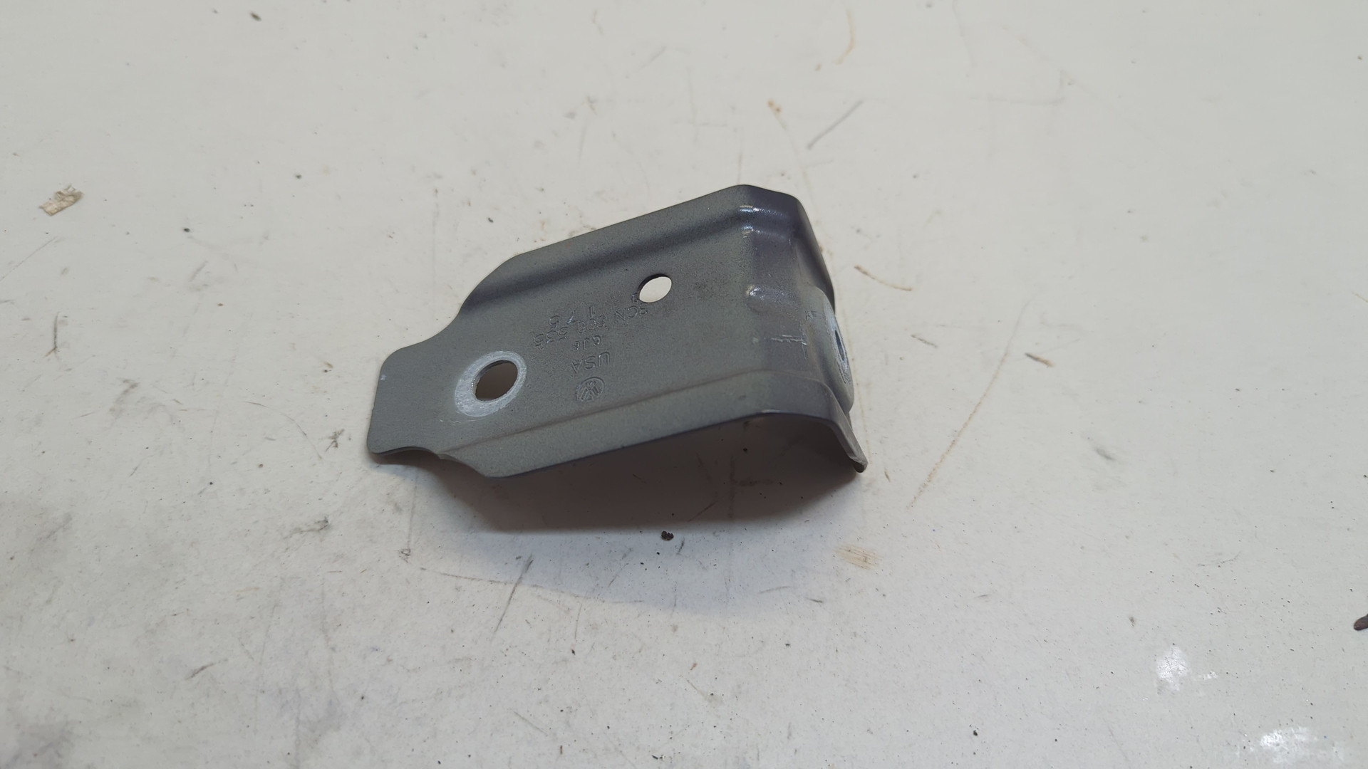 Кронштейн крепления крыла