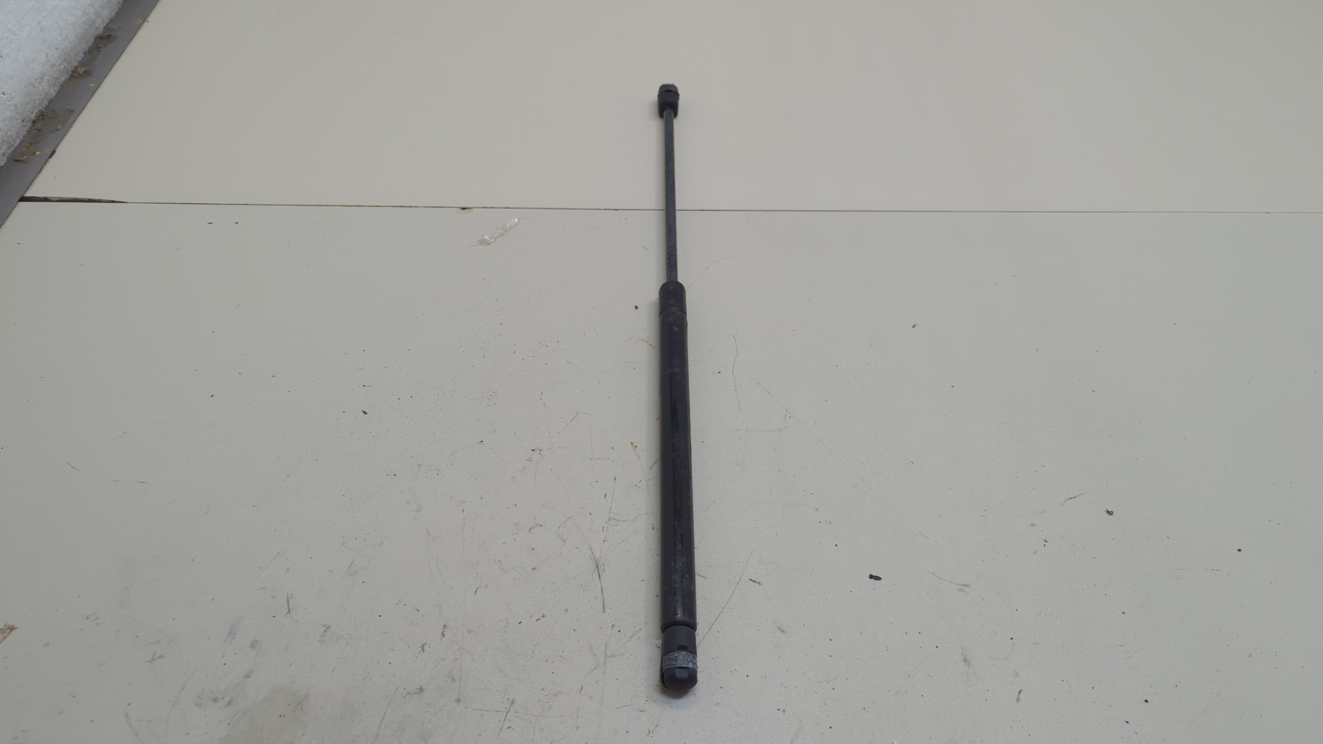 Амортизатор капота