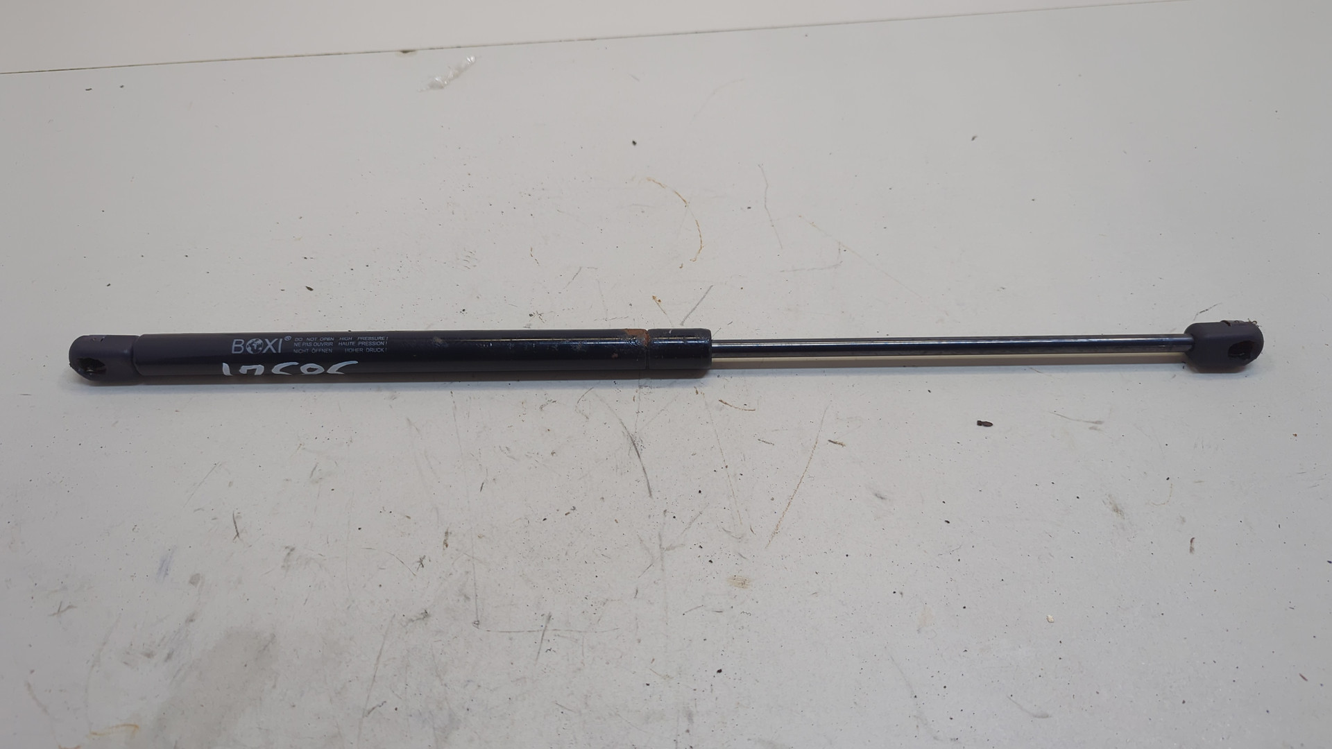 Амортизатор капота