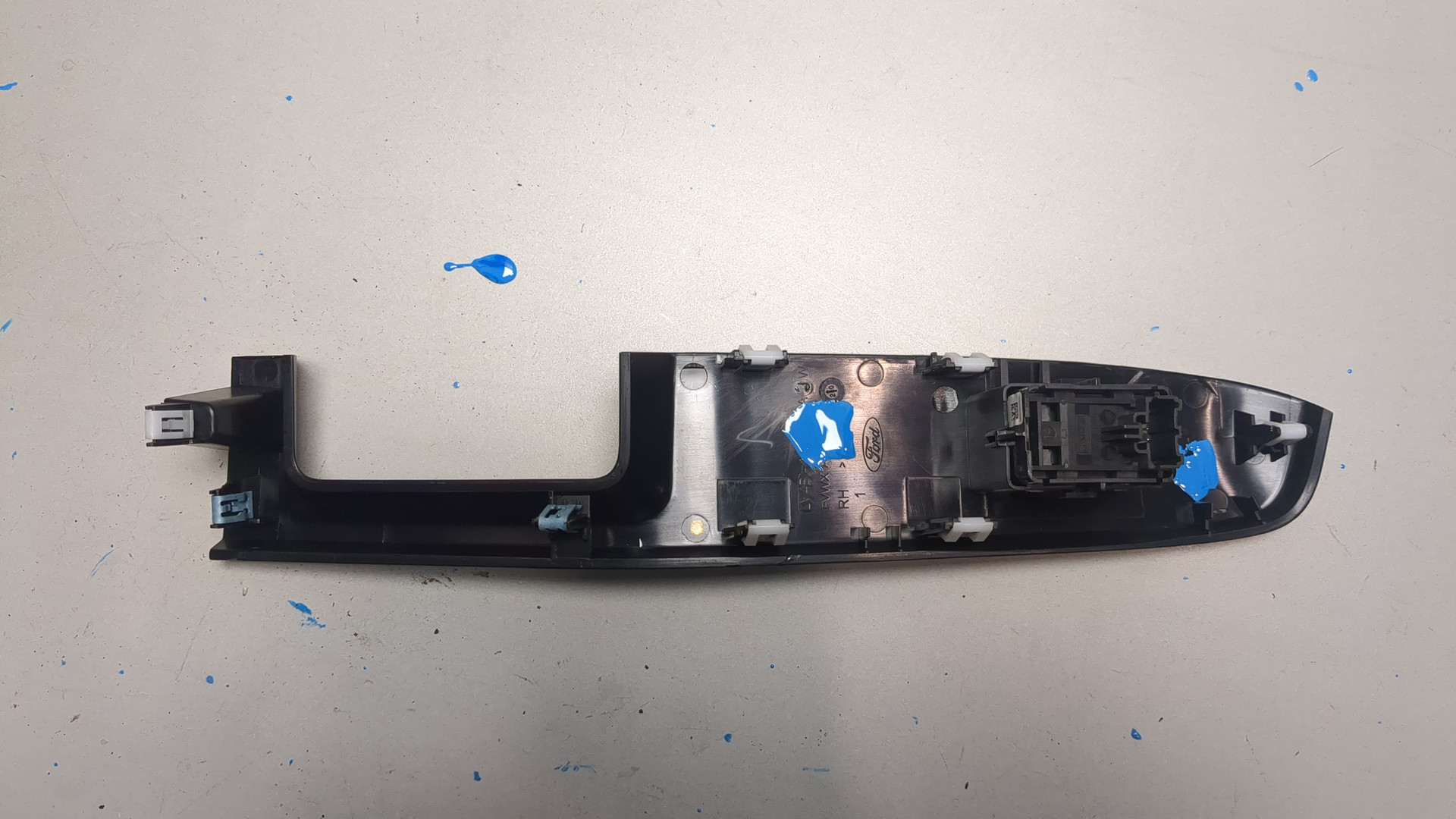 Кнопка стеклоподъемника