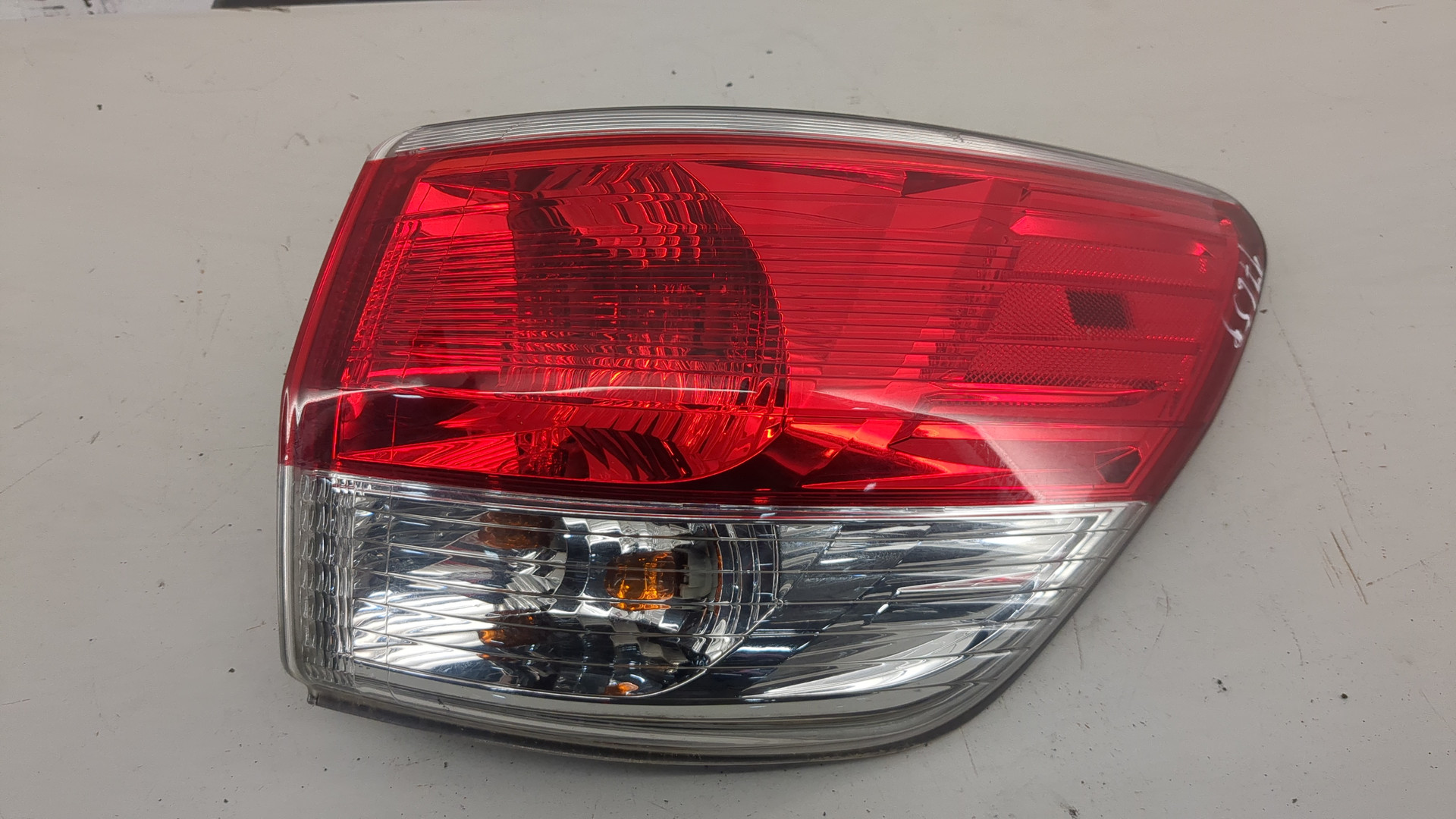 Фонарь задний правый