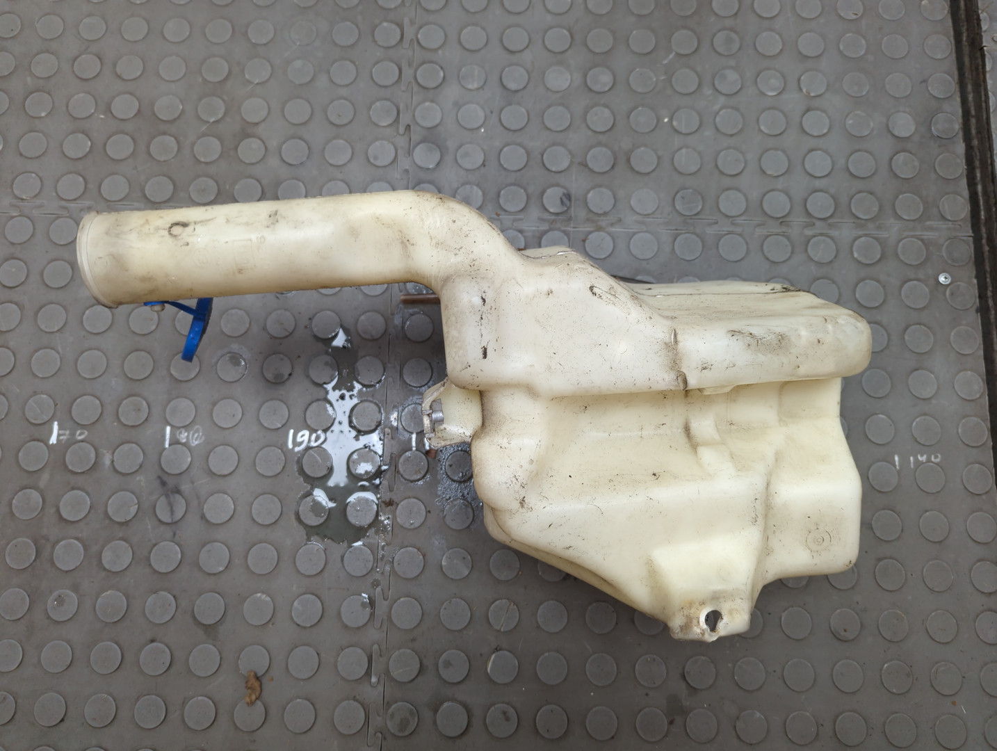 Бачок омывателя лобового стекла