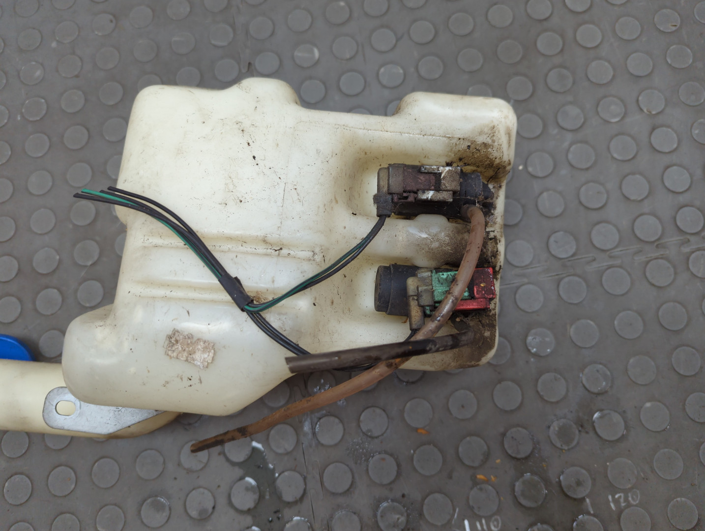 Бачок омывателя лобового стекла