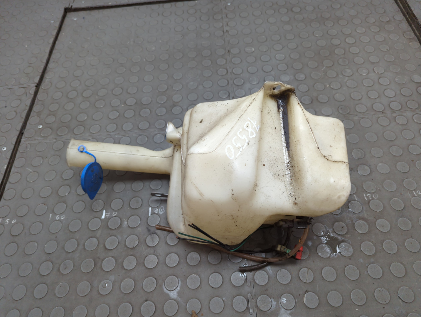 Бачок омывателя лобового стекла