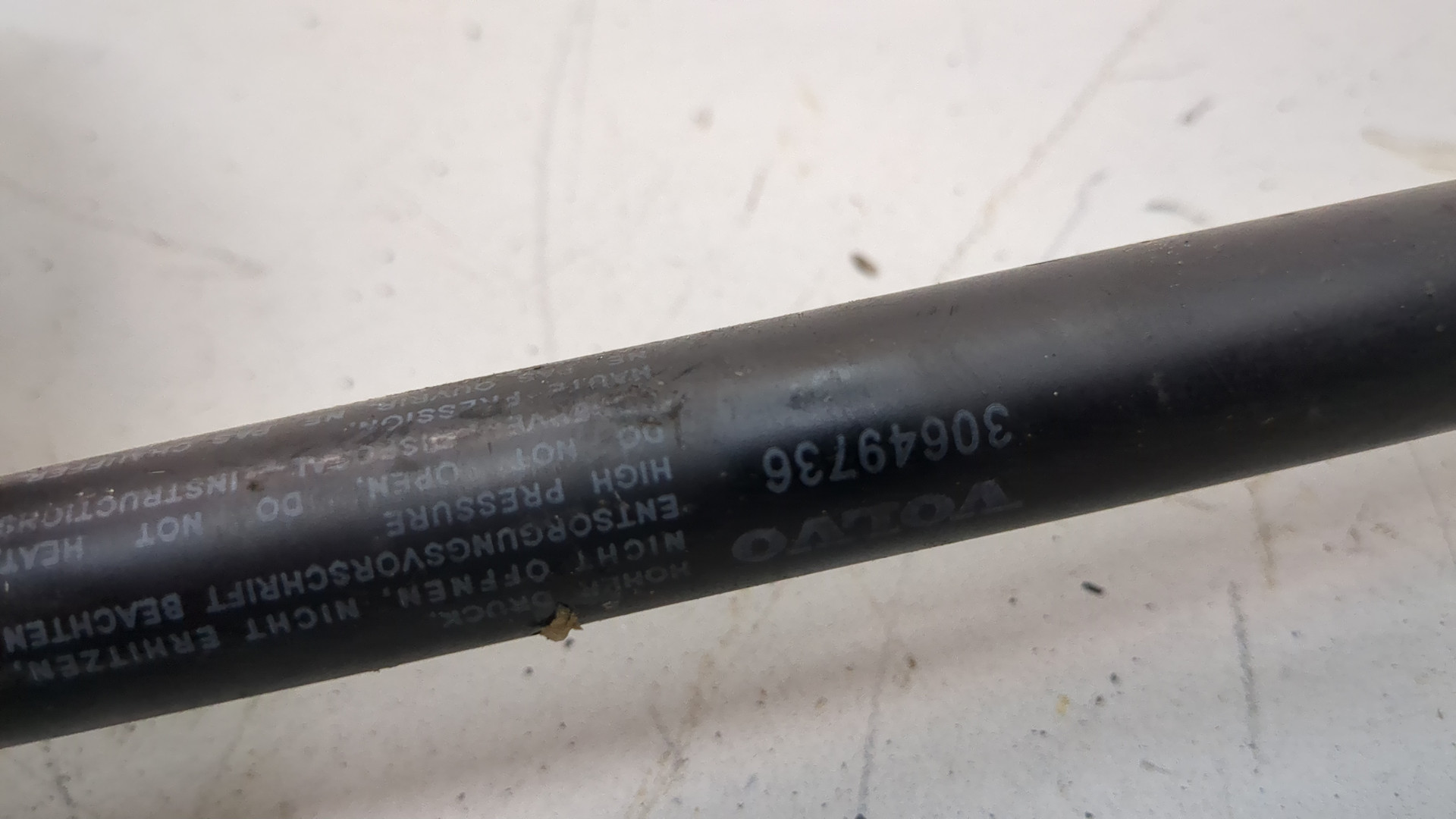 Петля капота правая