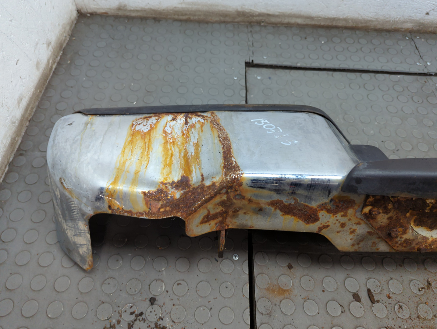 Бампер задний