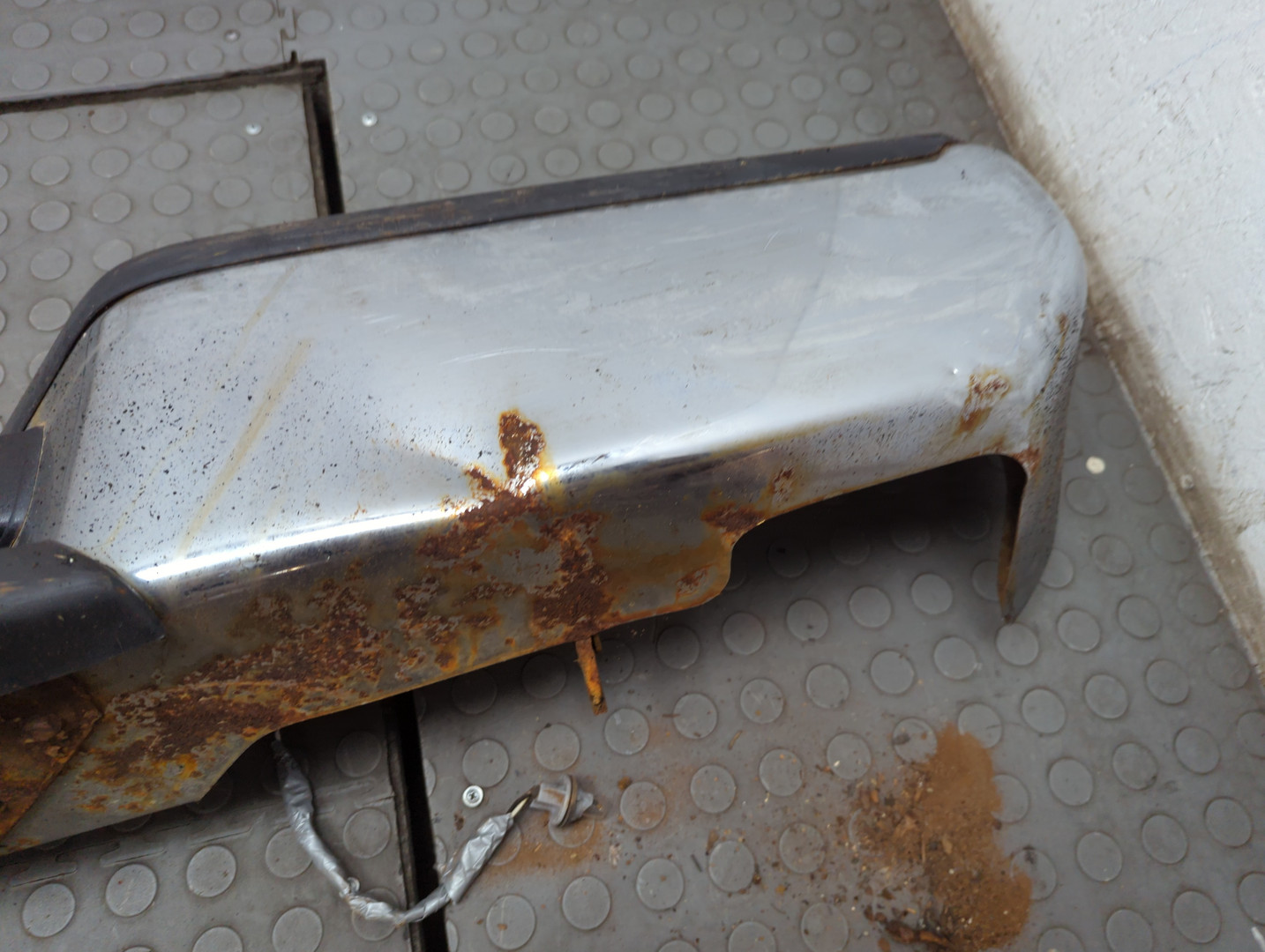 Бампер задний