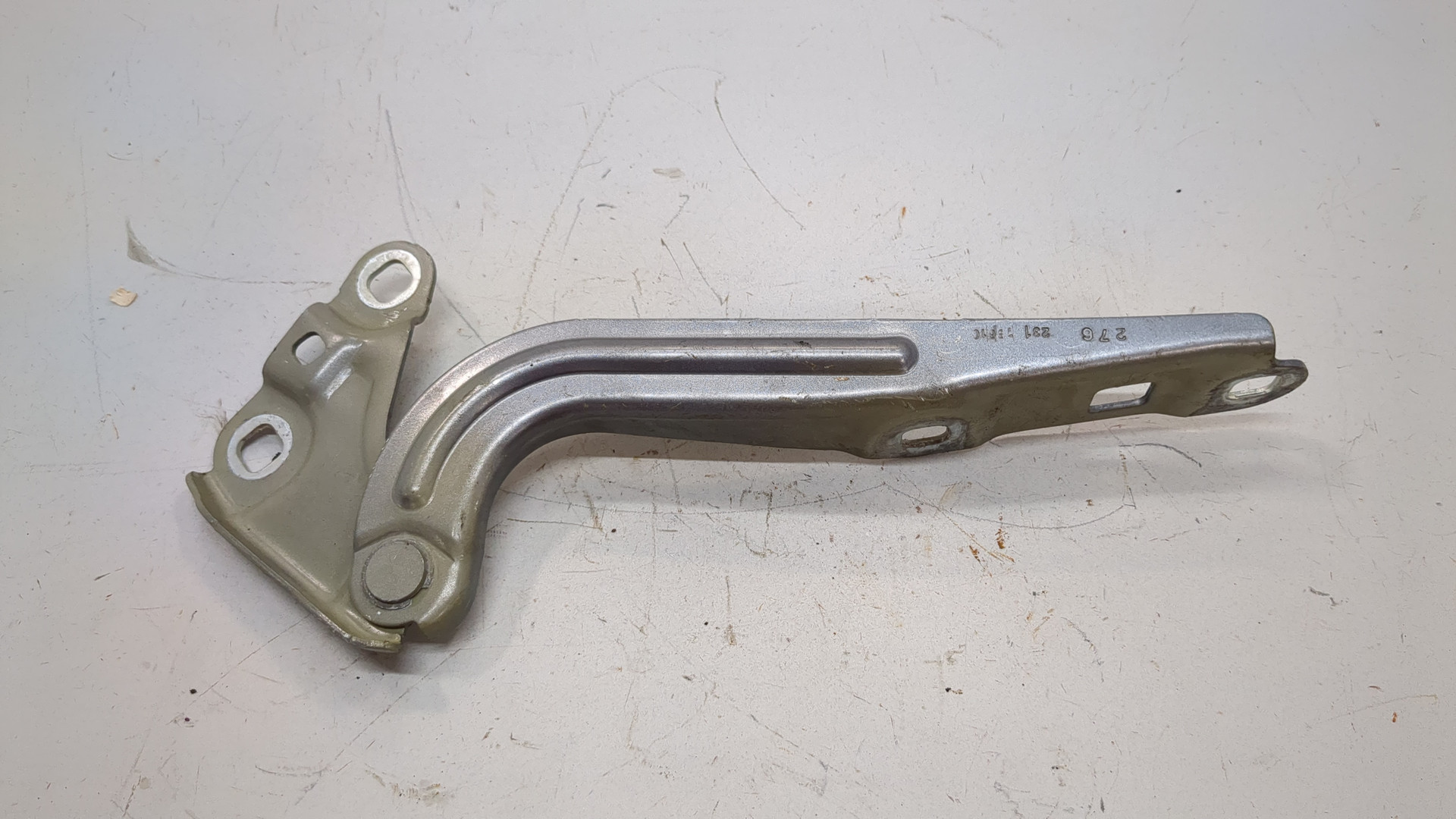 Петля капота левая