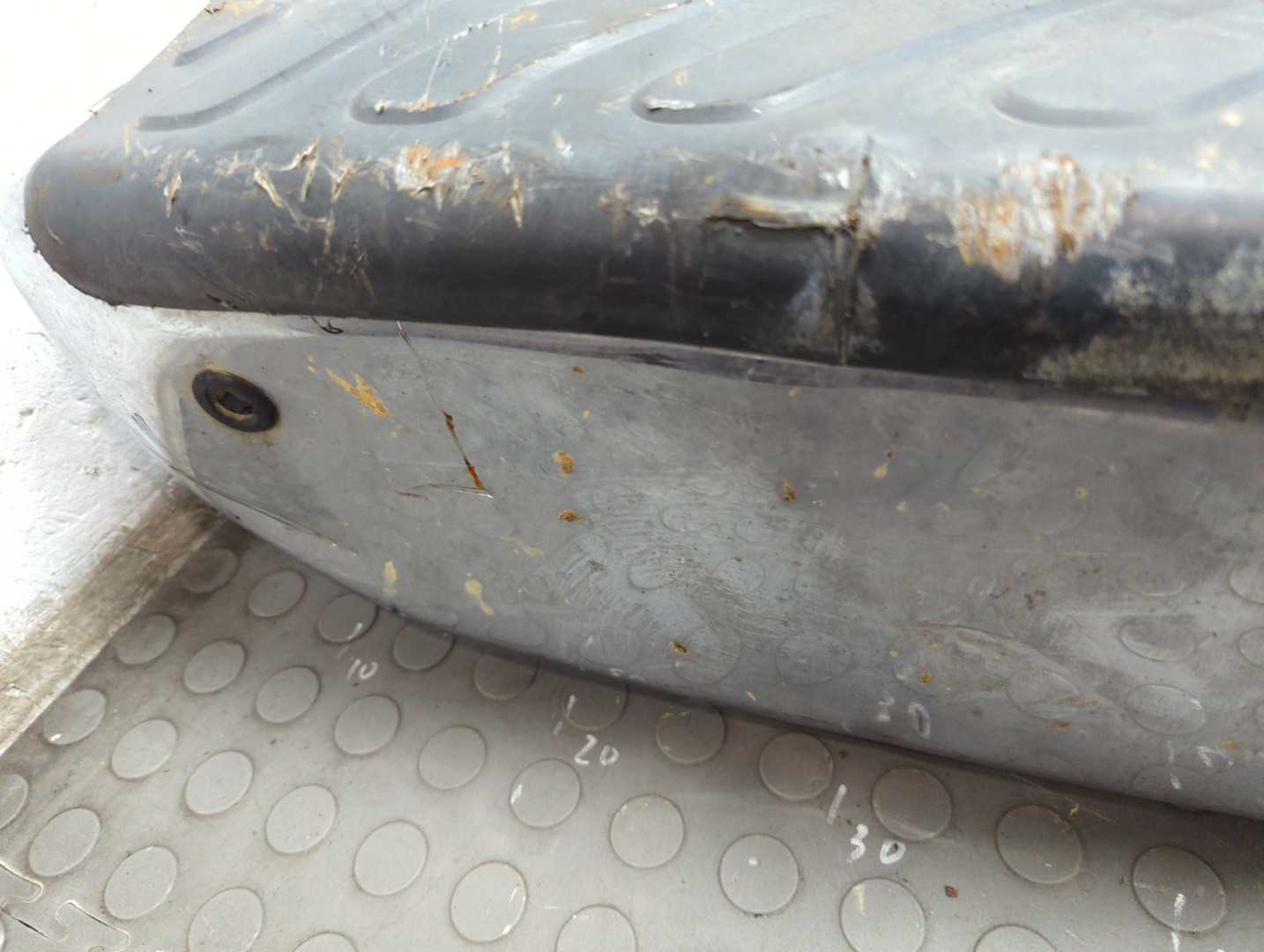 Бампер задний