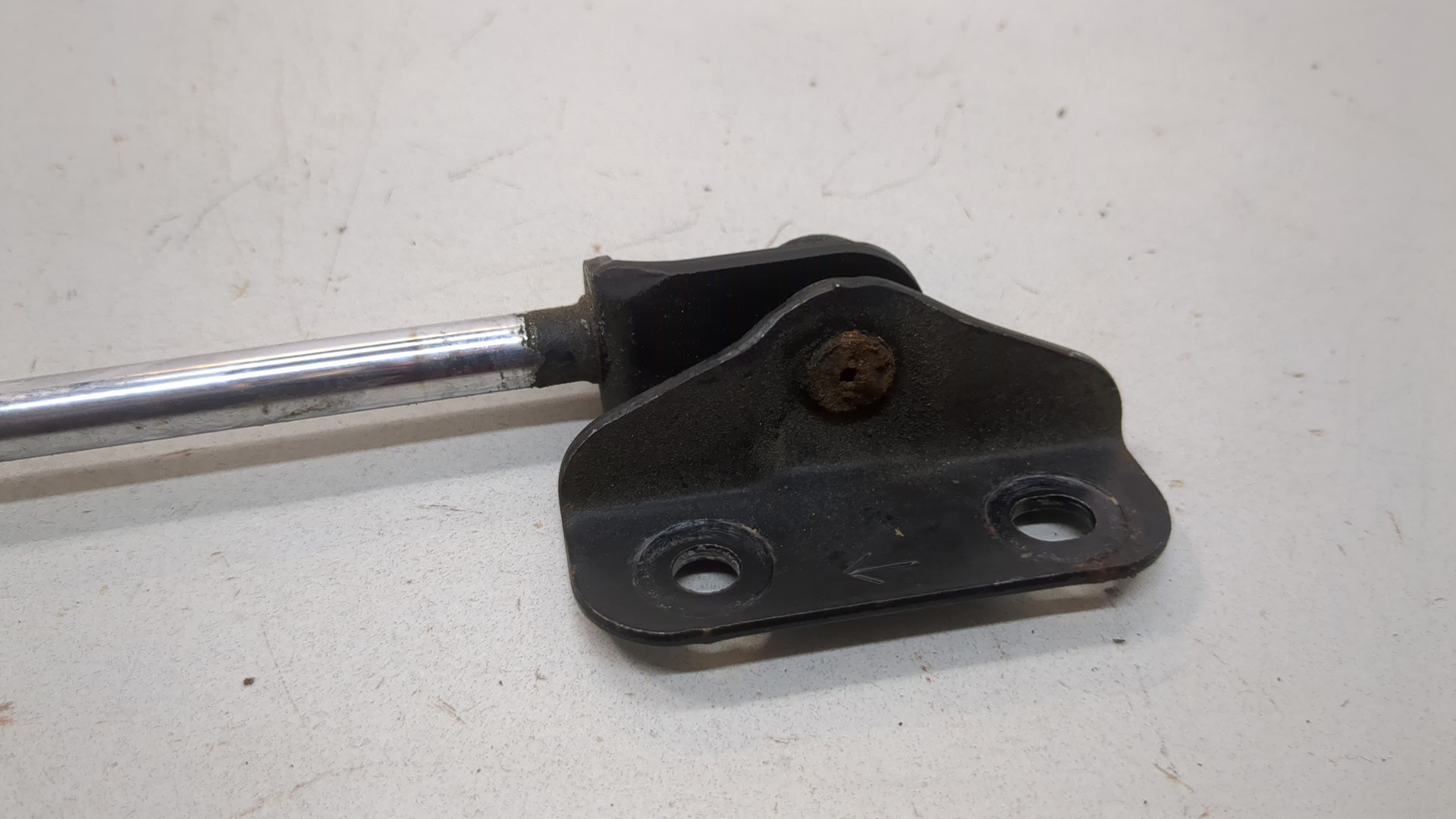 Амортизатор капота