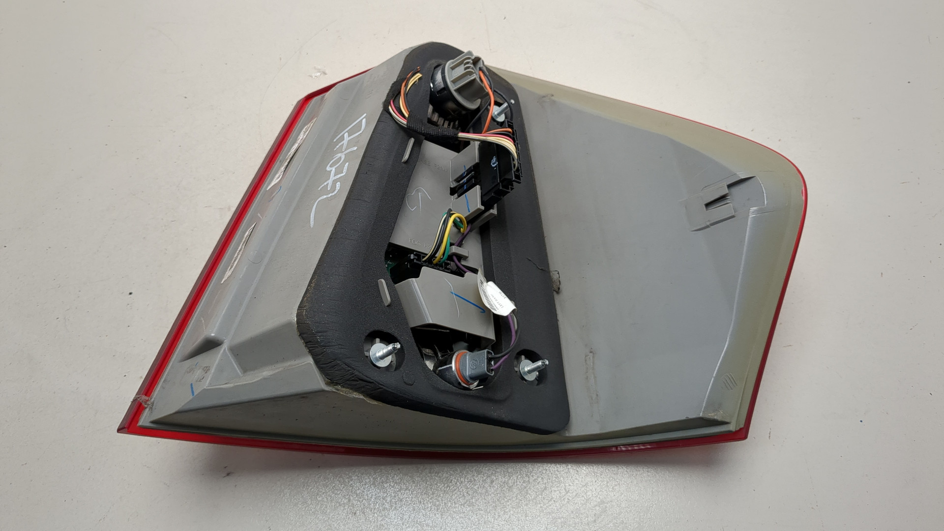 Фонарь задний левый