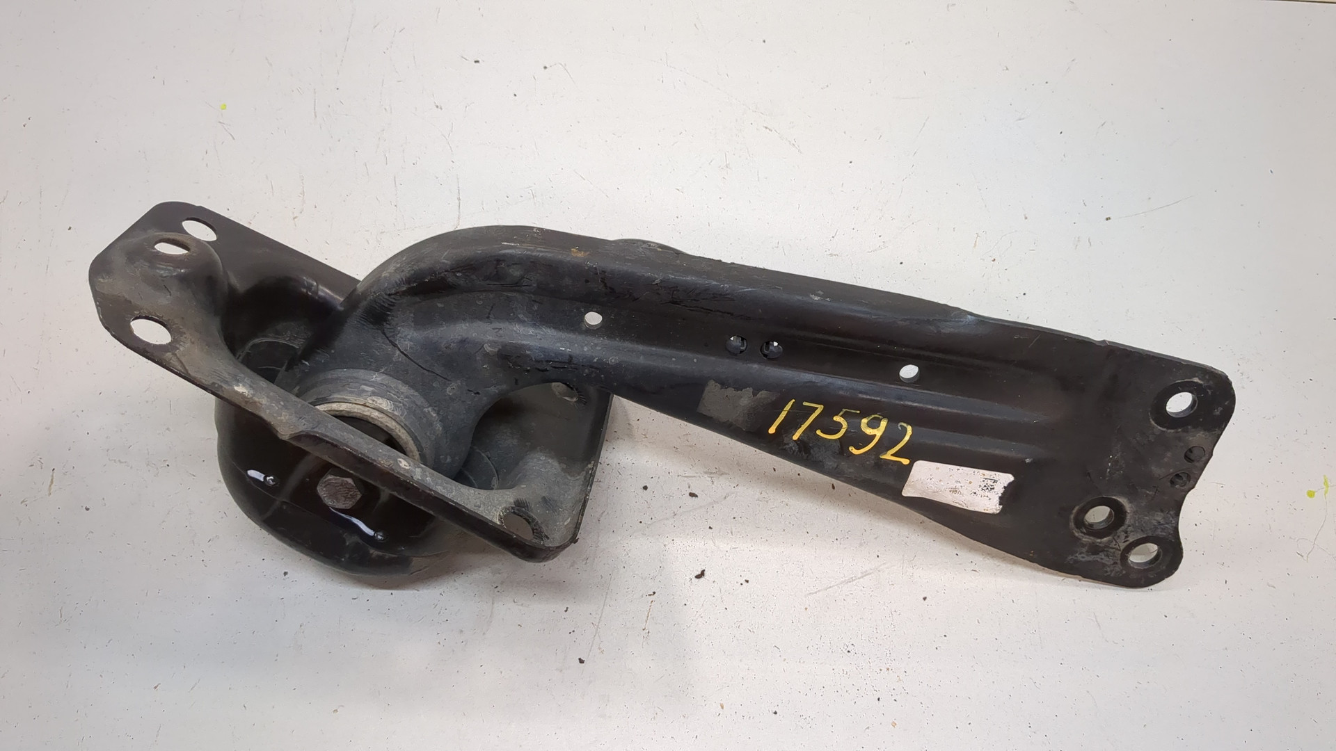 Рычаг задний правый