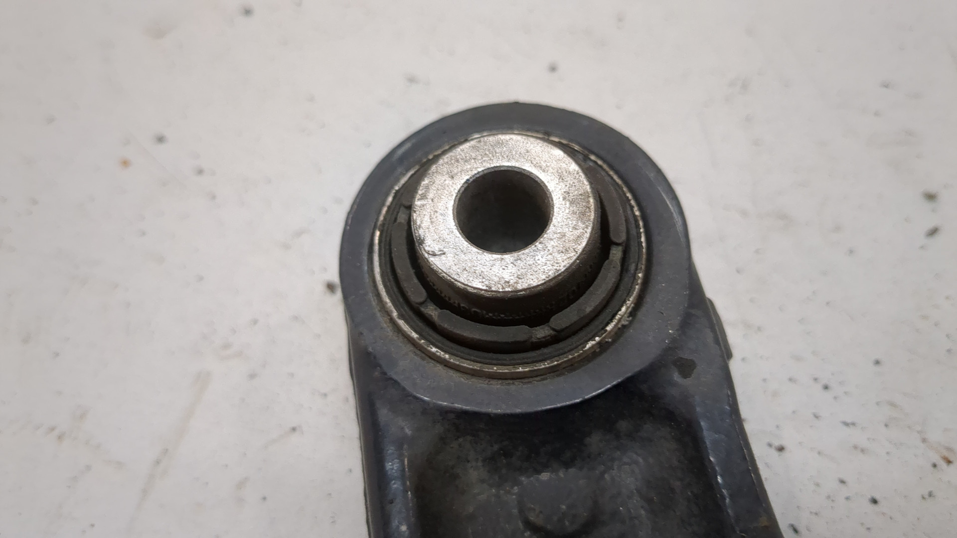 Рычаг задний правый