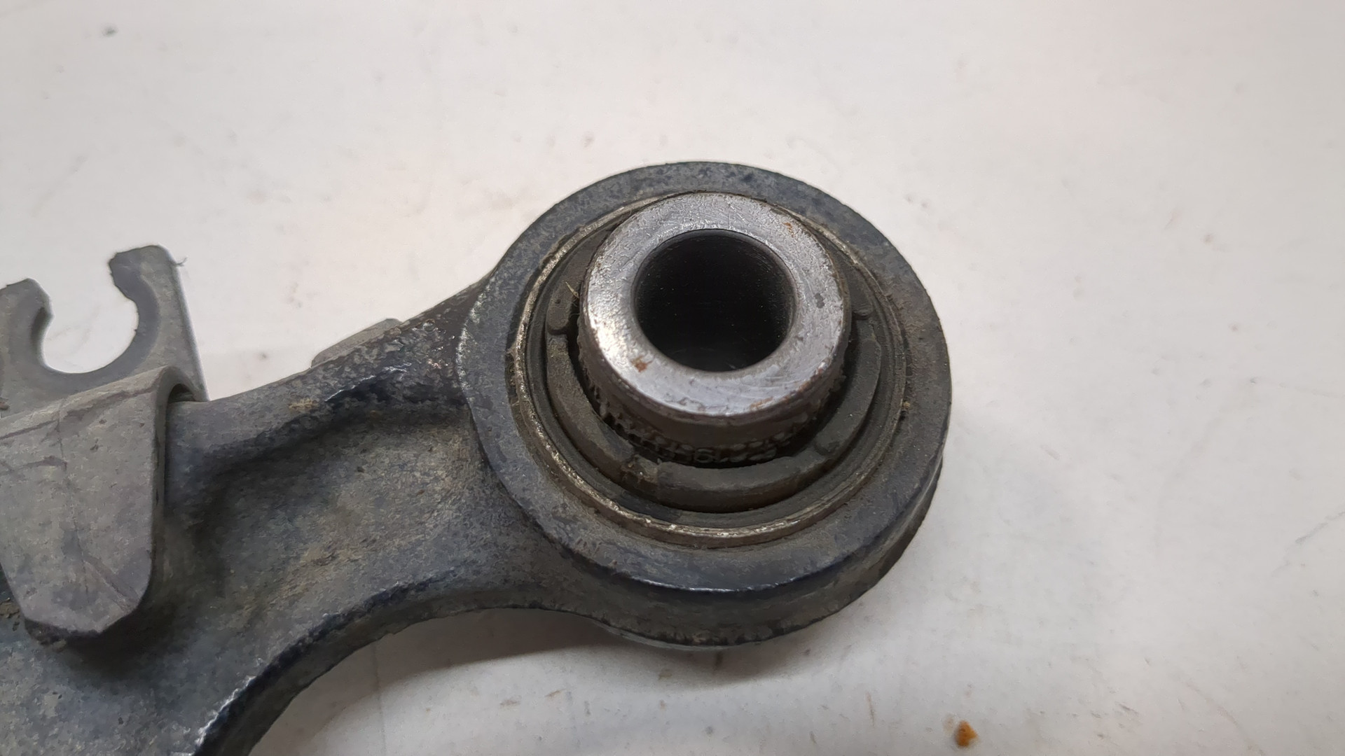 Рычаг задний правый