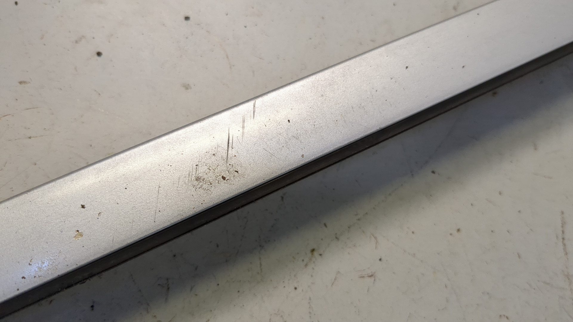 Молдинг лобового стекла